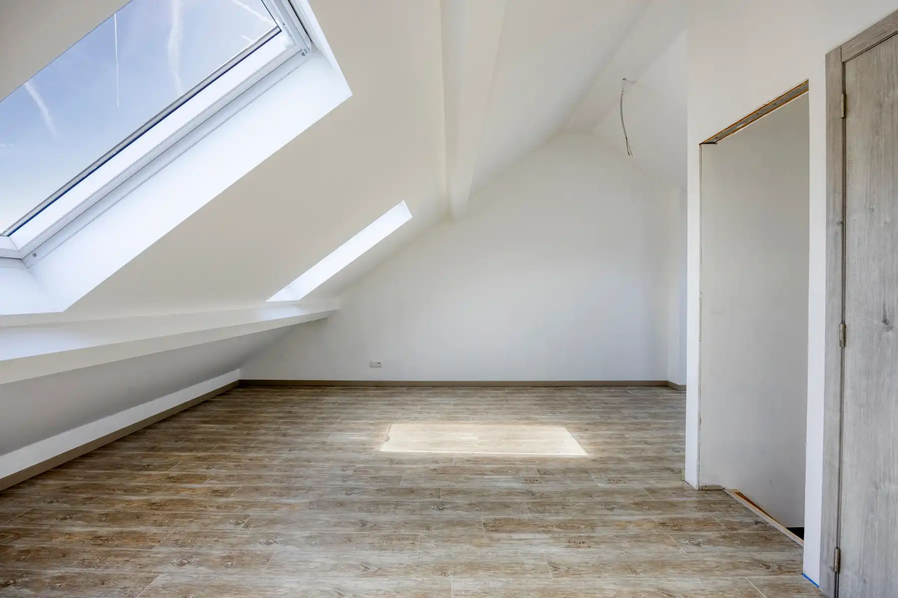 Nieuwbouw triplex met 4 slaap- en badkamers, tuin en parking foto 23