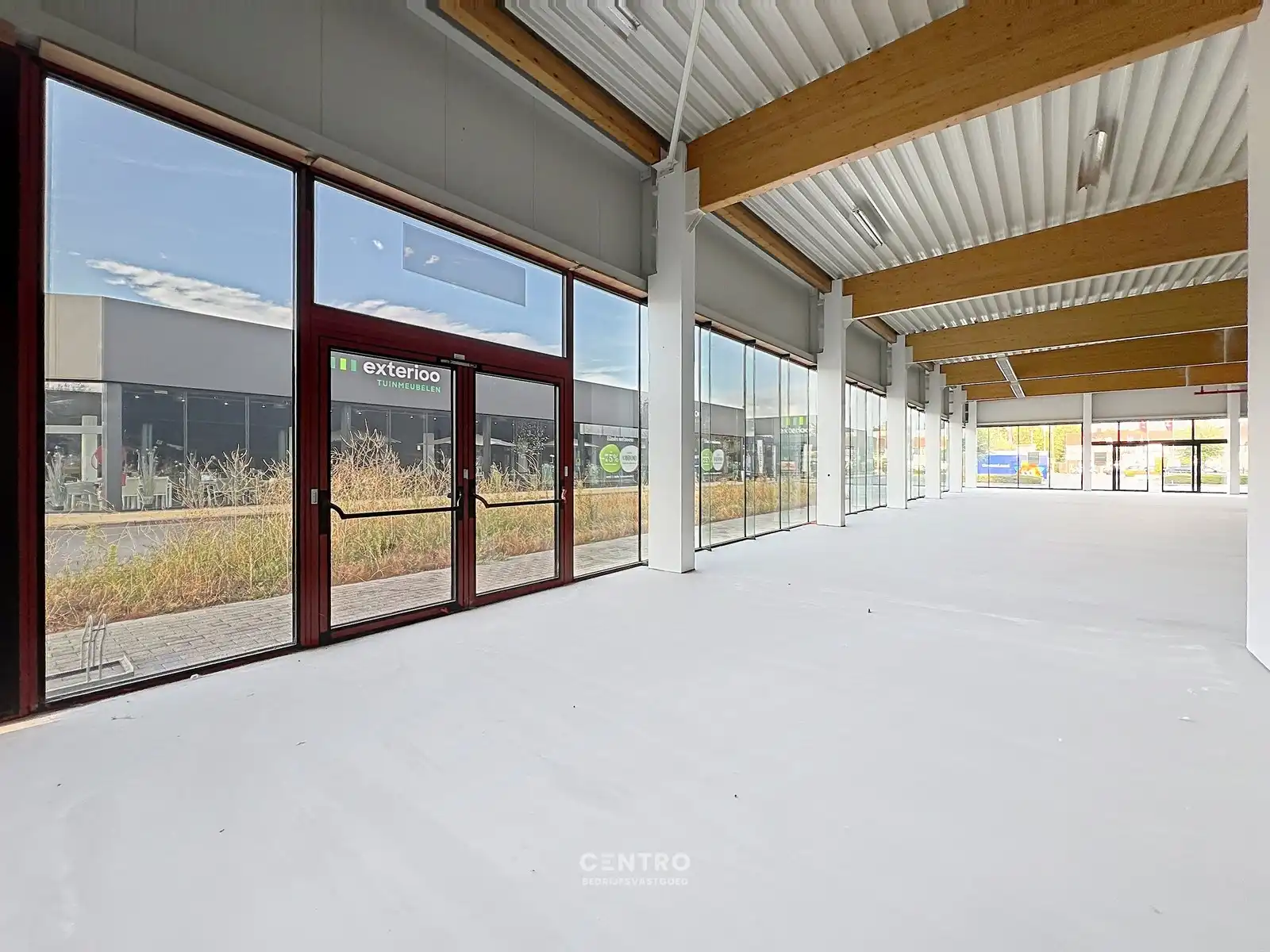 Vernieuwde baanwinkel (450m²) te huur in hét bruisende MAMMOETCENTER van Roeselare ! foto 7