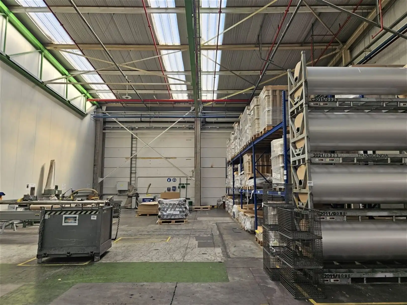 Magazijn met laad- en loskades en kantoren nabij R4 foto 10