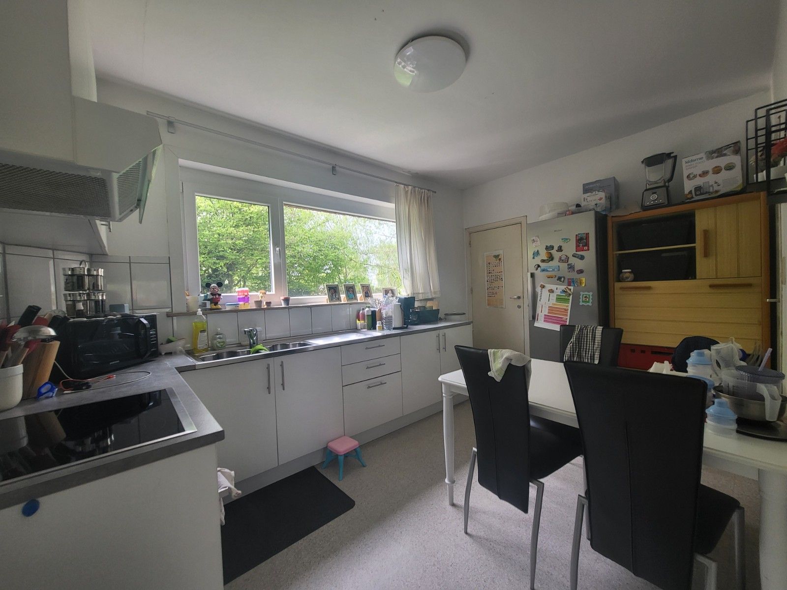 Halfopen gezinswoning in rustige wijk foto 4