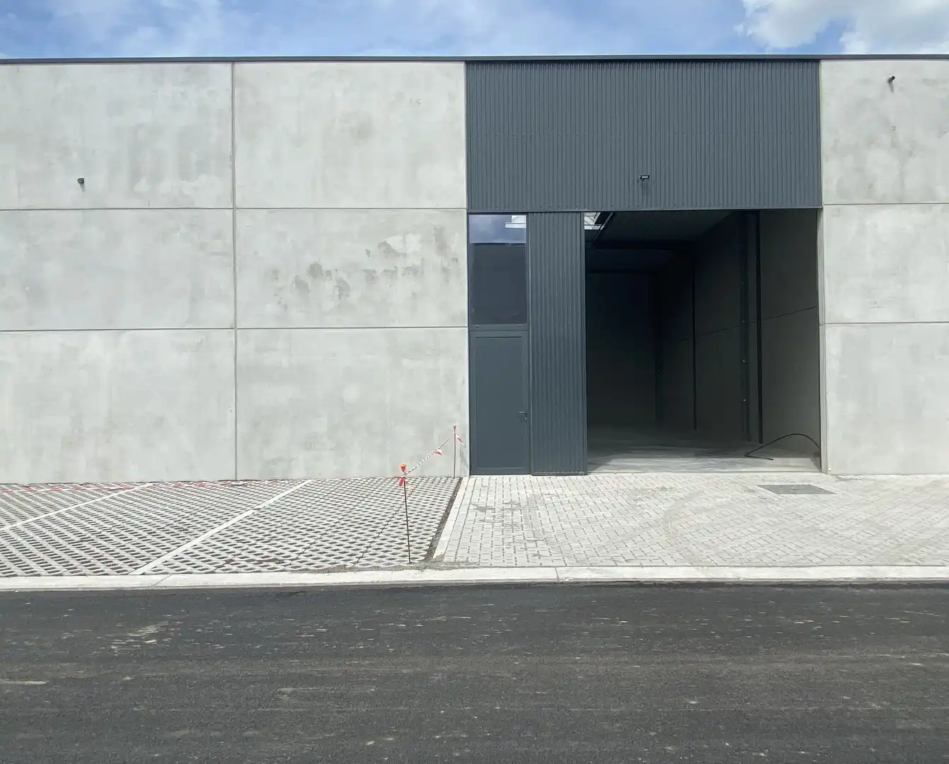 NIEUWBOUW LOODS TE HUUR VAN 187M² TE PITTEM foto 2