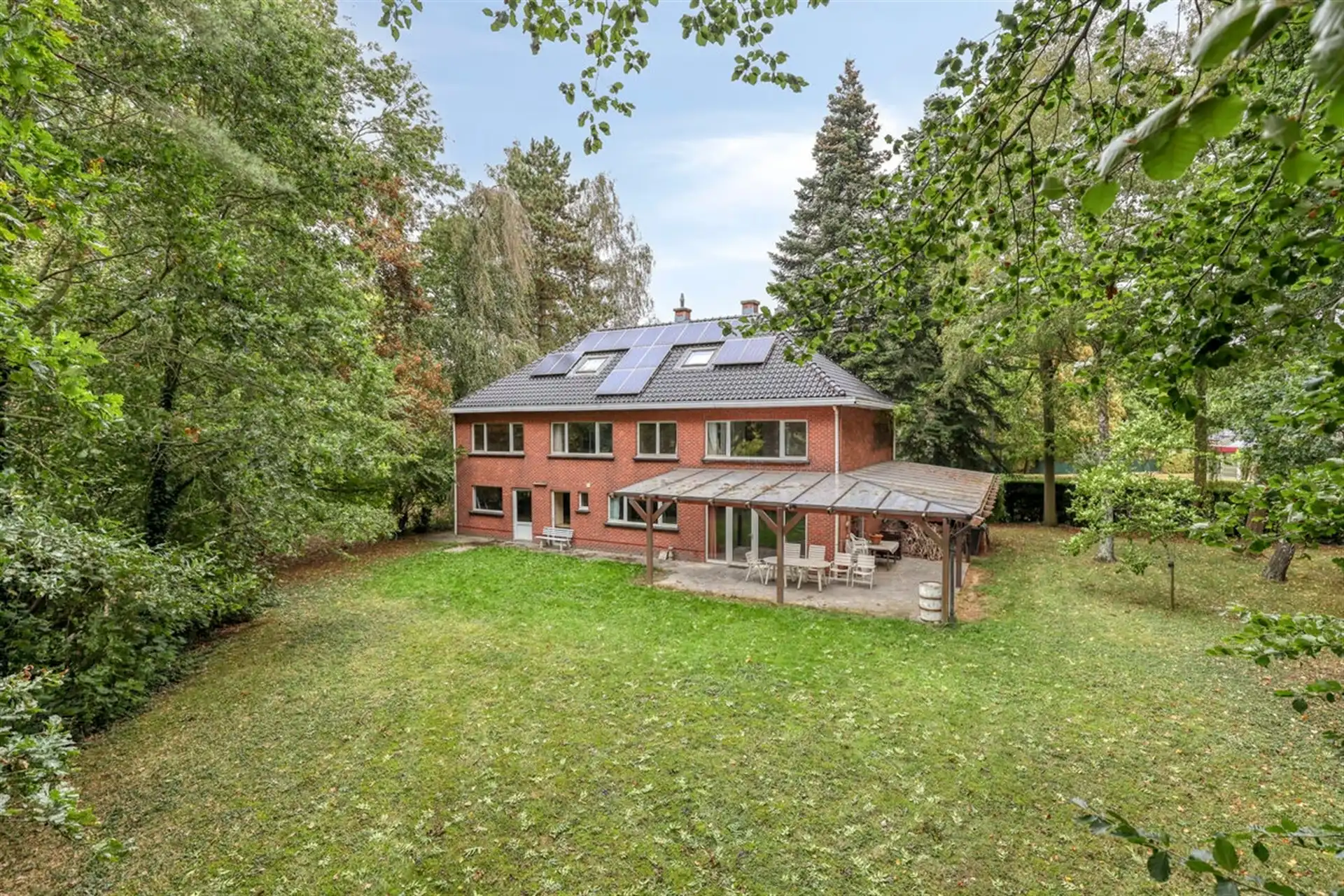 Ruime vrijstaande villa op een perceel van 3.235 m² foto 19