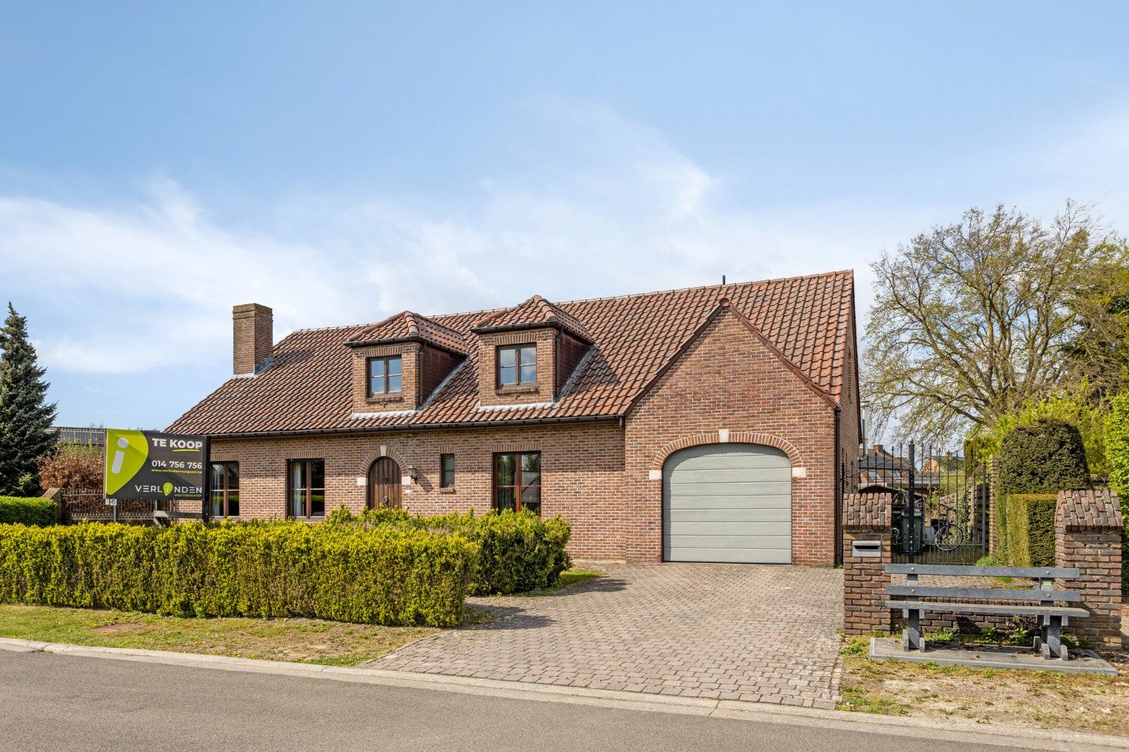 Onderkelderde woning met 4 slpks op 862 m² in een doodlopende straat te OLV Olen ! foto {{pictureIndex}}