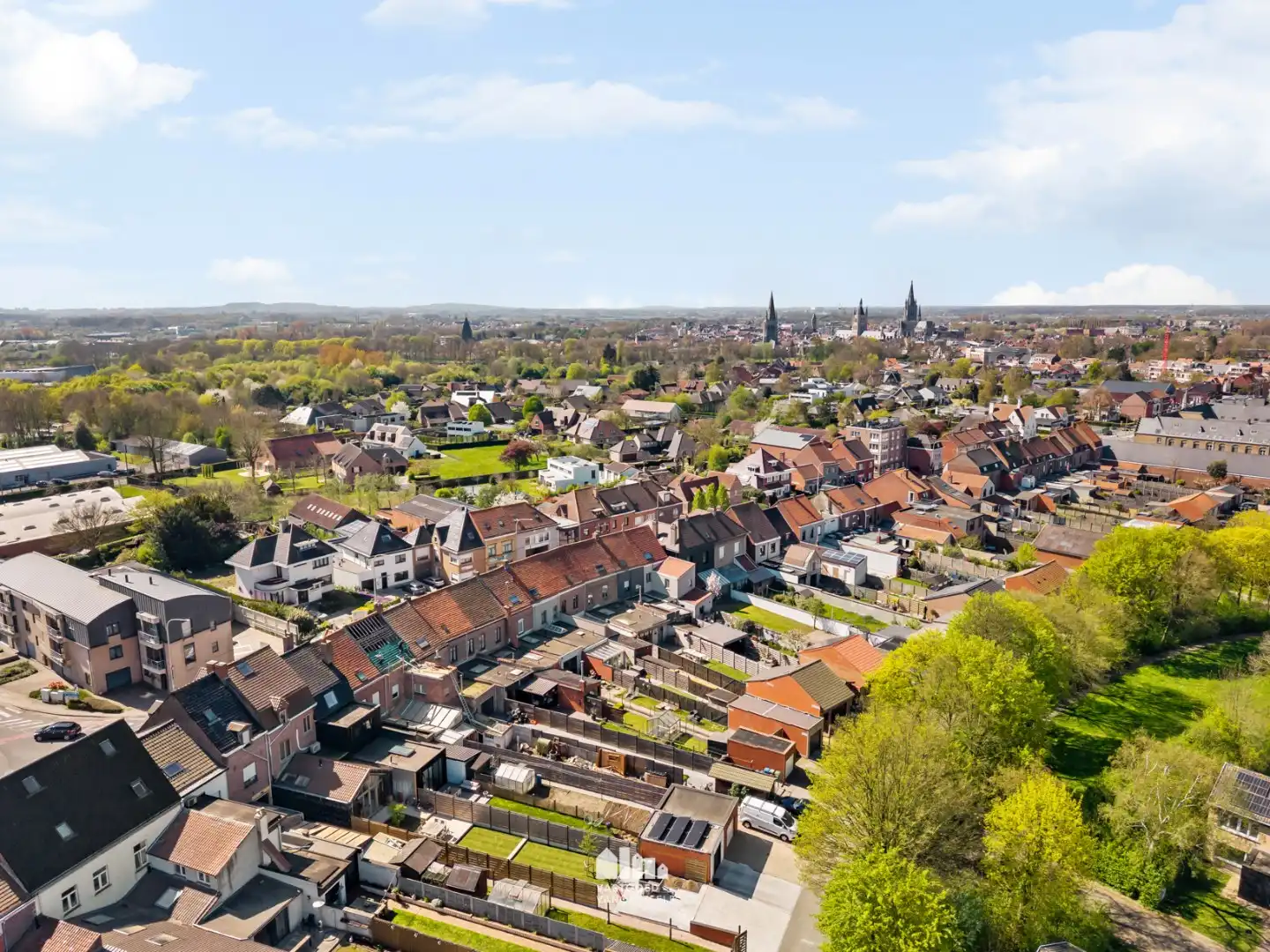 Volledig gerenoveerde woning met 5 slaapkamers, zonnige tuin en garage foto 3