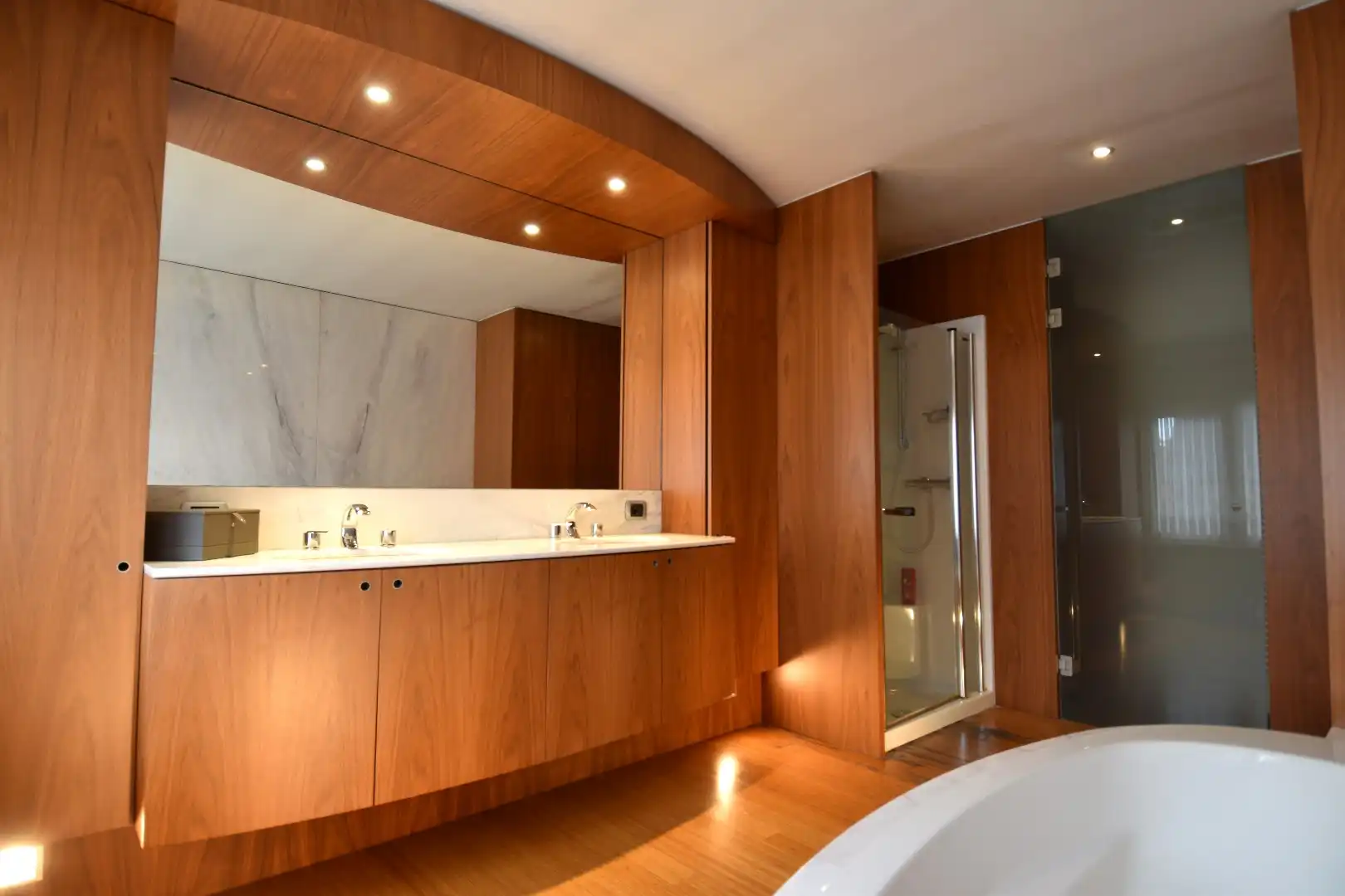 Ruime opslag- en bedrijfsruimtes van in totaal 1.459 m² op een perceel van 3.467 m²  met verzorgde gezinswoning in Bissegem foto 14