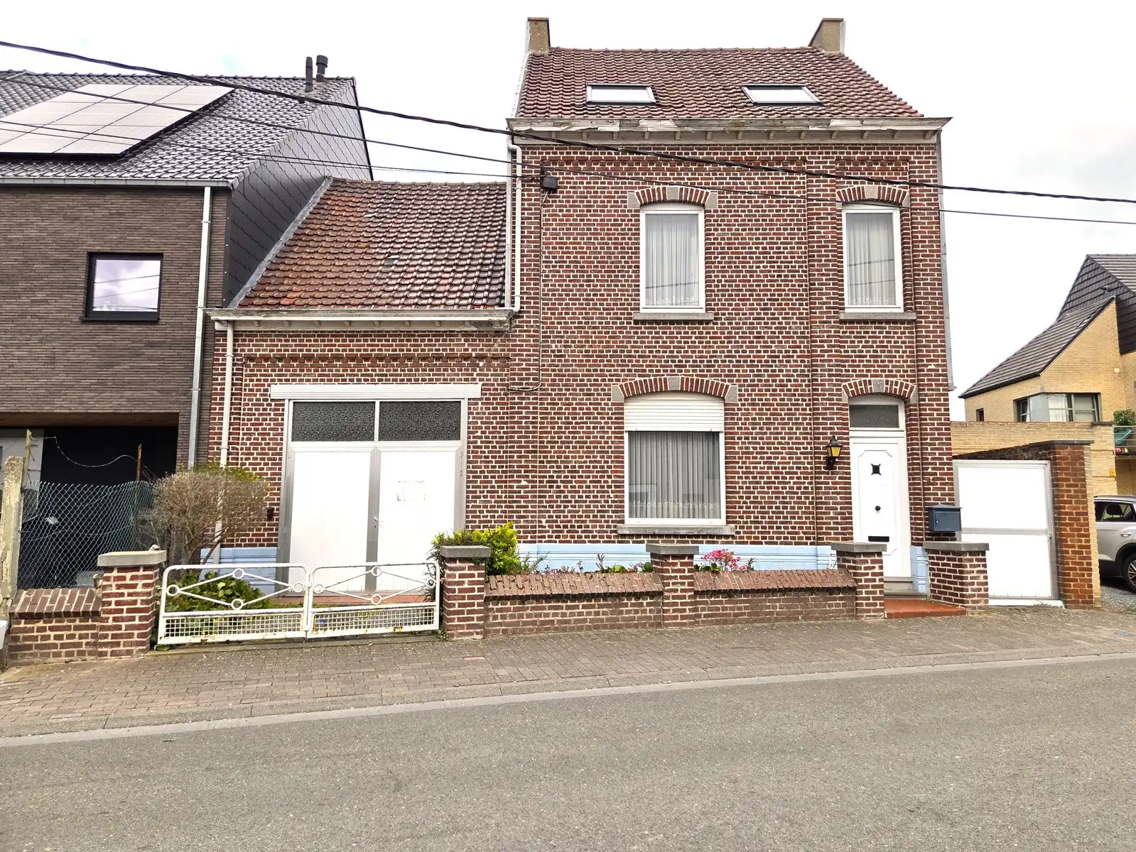WSB-Immo: Ruime karakterwoning met tuin & ruime garage foto {{pictureIndex}}