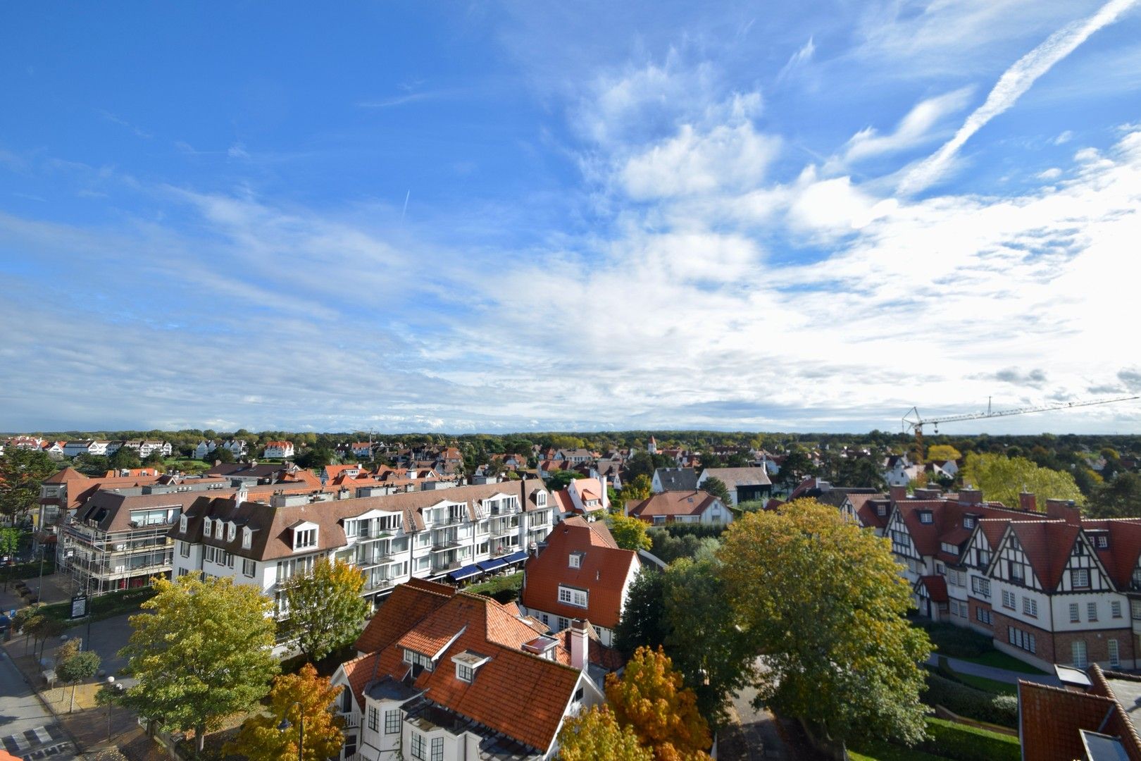 Nieuwbouwappartement gelegen in hartje het Zoute met een prachtig open zicht op de villa's. foto 2