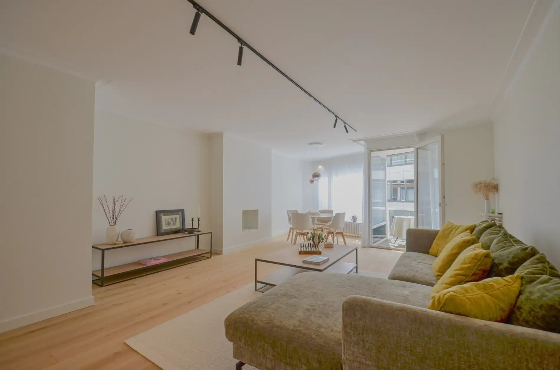 Stijlvol en volledig gerenoveerd appartement op wandelafstand van zee en het commerciële centrum. foto 9