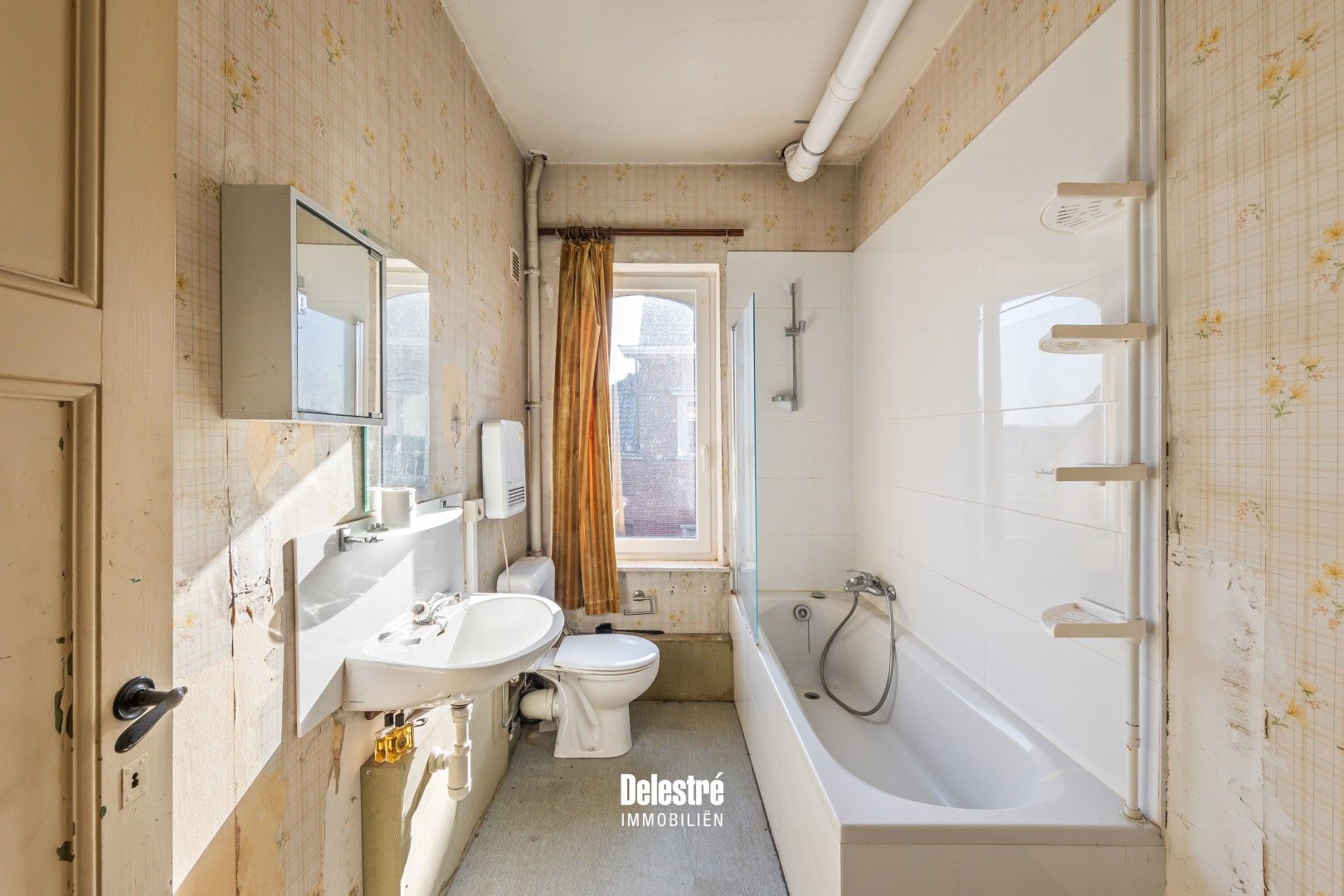  RENOVATIEPAREL MET GARAGE EN ZALIGE TUIN WELLE foto 15