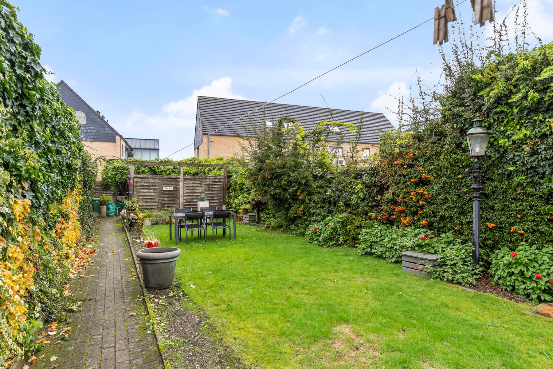 In de dorpskern van Neeroeteren gelegen halfvrijstaande woning met 2 slaapkamers. foto 24