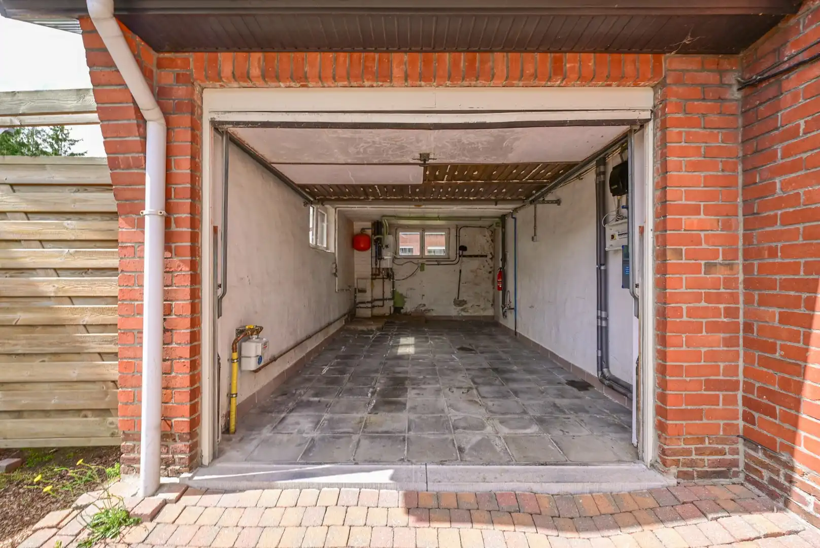 Halfopen bebouwing met 3 slaapkamers en garage op toplocatie foto 14