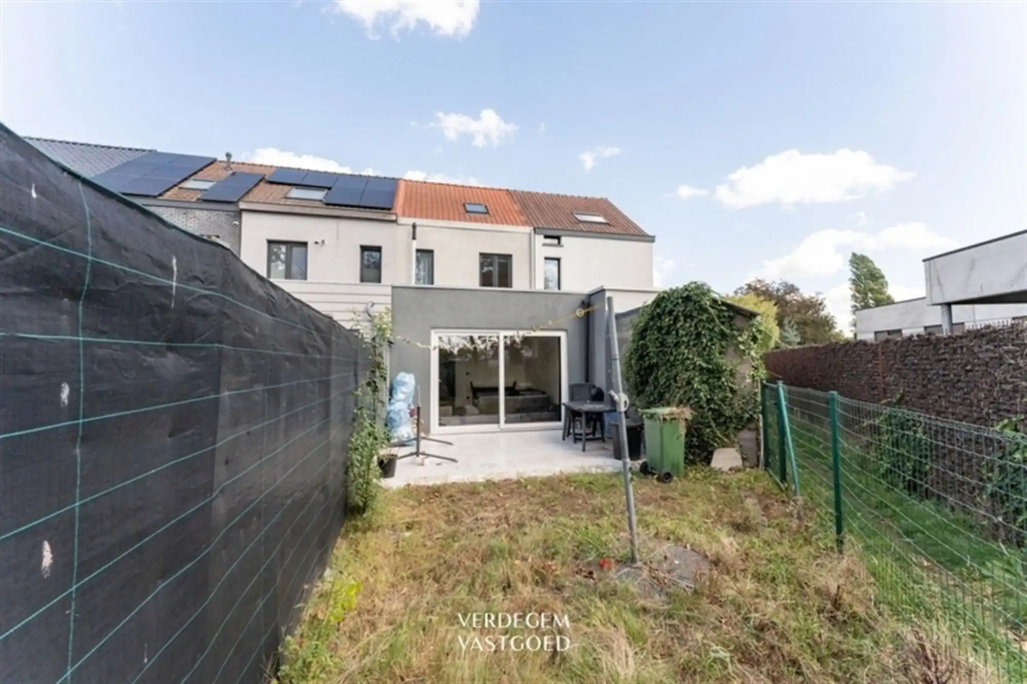 Zeer bereikbare gezinswoning met 4 slaapkamers en paadje naar zonnige tuin foto 15