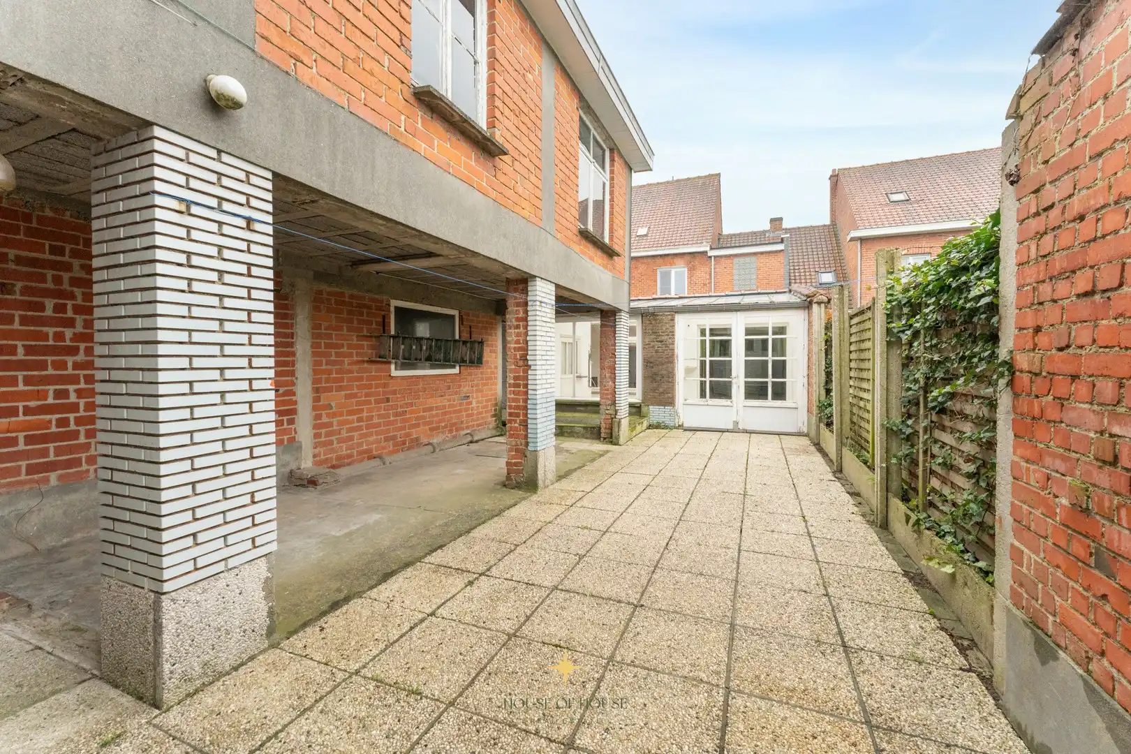 Ruime woning met garage én achterligggende loods foto 18