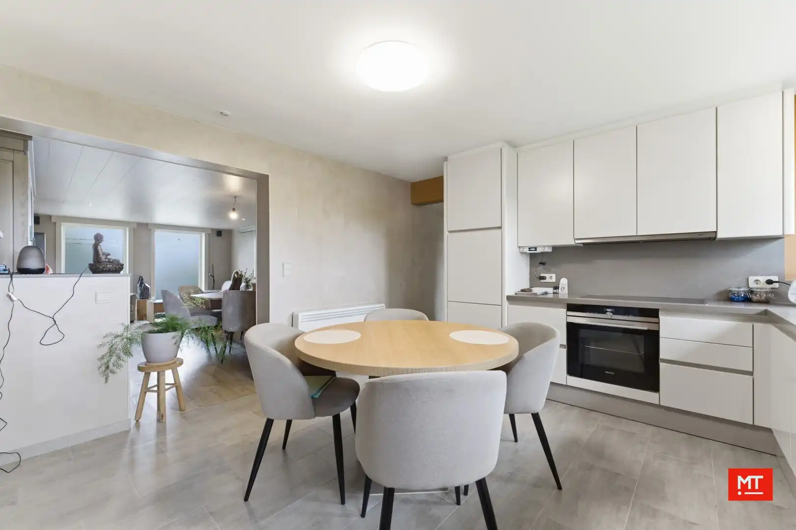 Charmante halfopen woning op een landelijke locatie in Gullegem foto 6