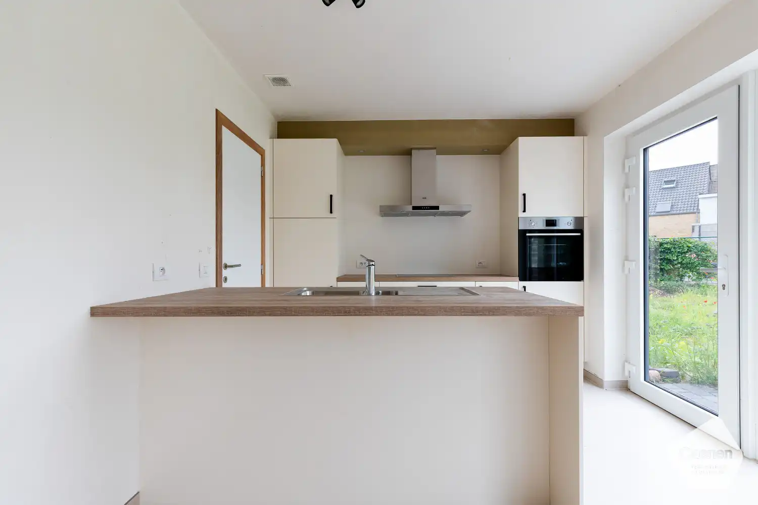 Nieuwbouwwoning met 3 slaapkamers en ruime zolder foto 3