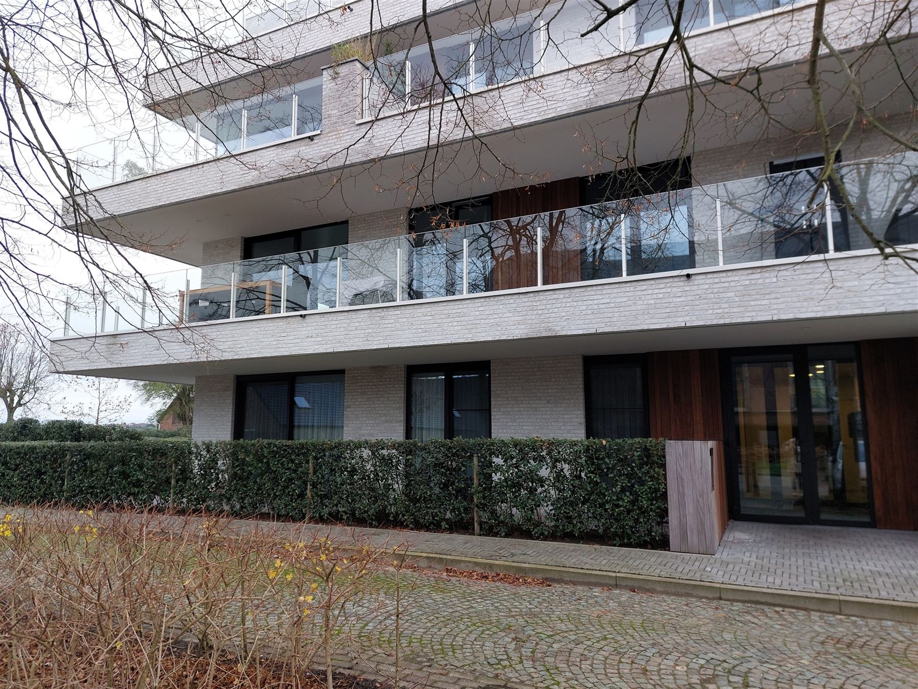 Recent appartement met twee slaapkamers en tuintje foto 9