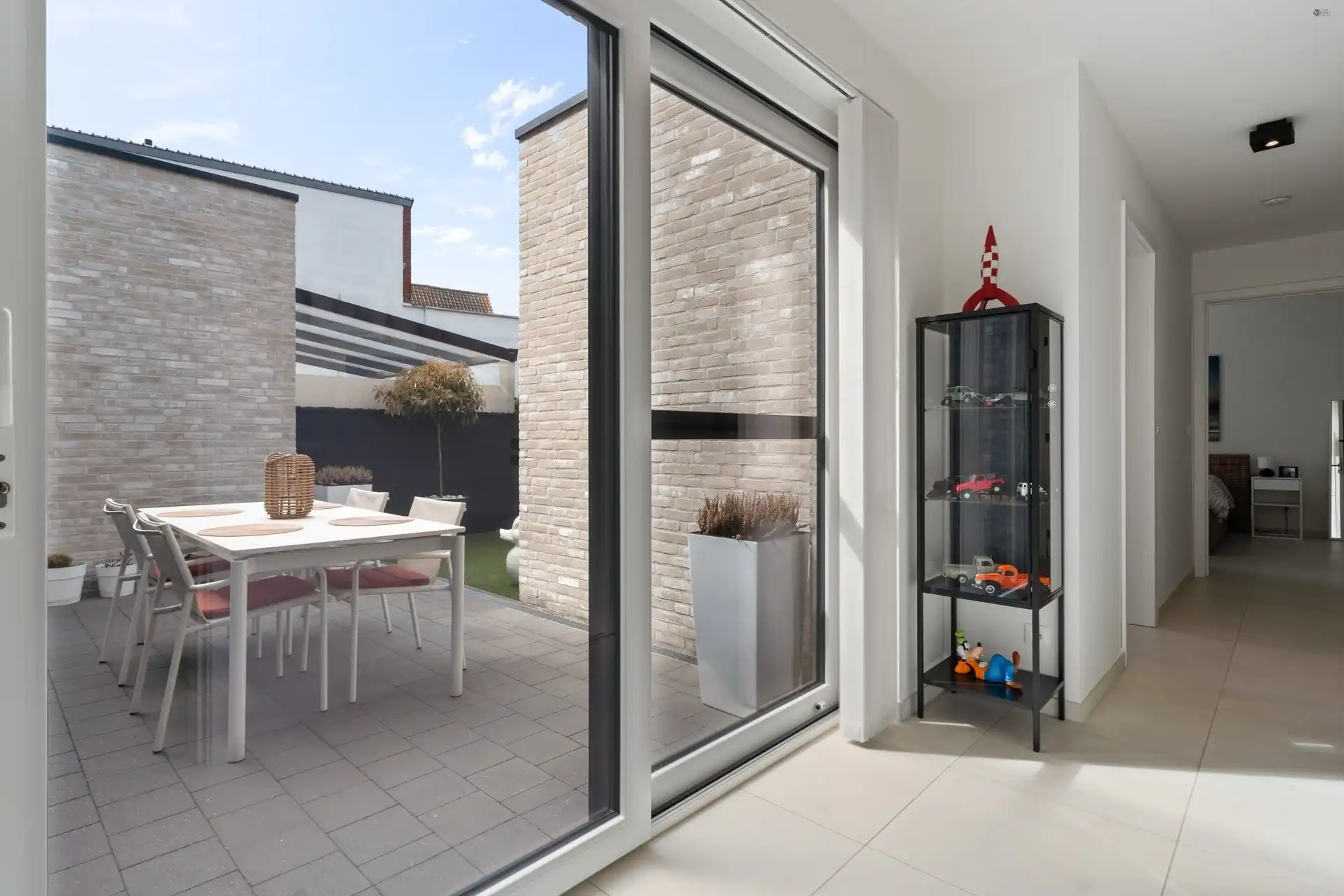 Luxueus afgewerkt gelijkvloers appartement te centrum Stekene foto 11