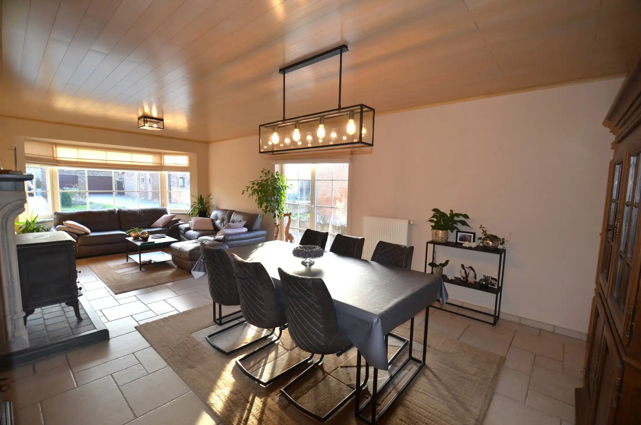 Leuke halfopen bebouwing met drie slaapkamers foto 9