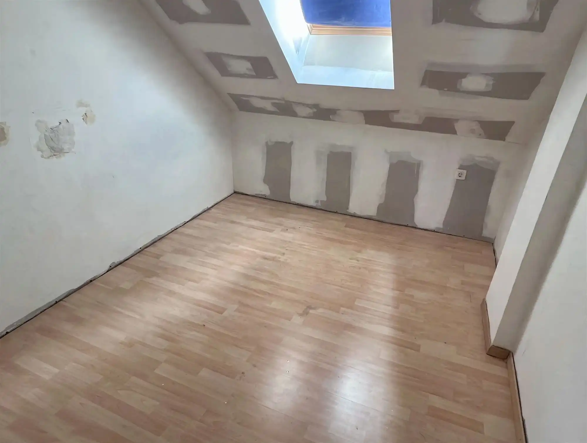 ruime woning met 4 slaapkamers, tuin en achteringang. foto 24
