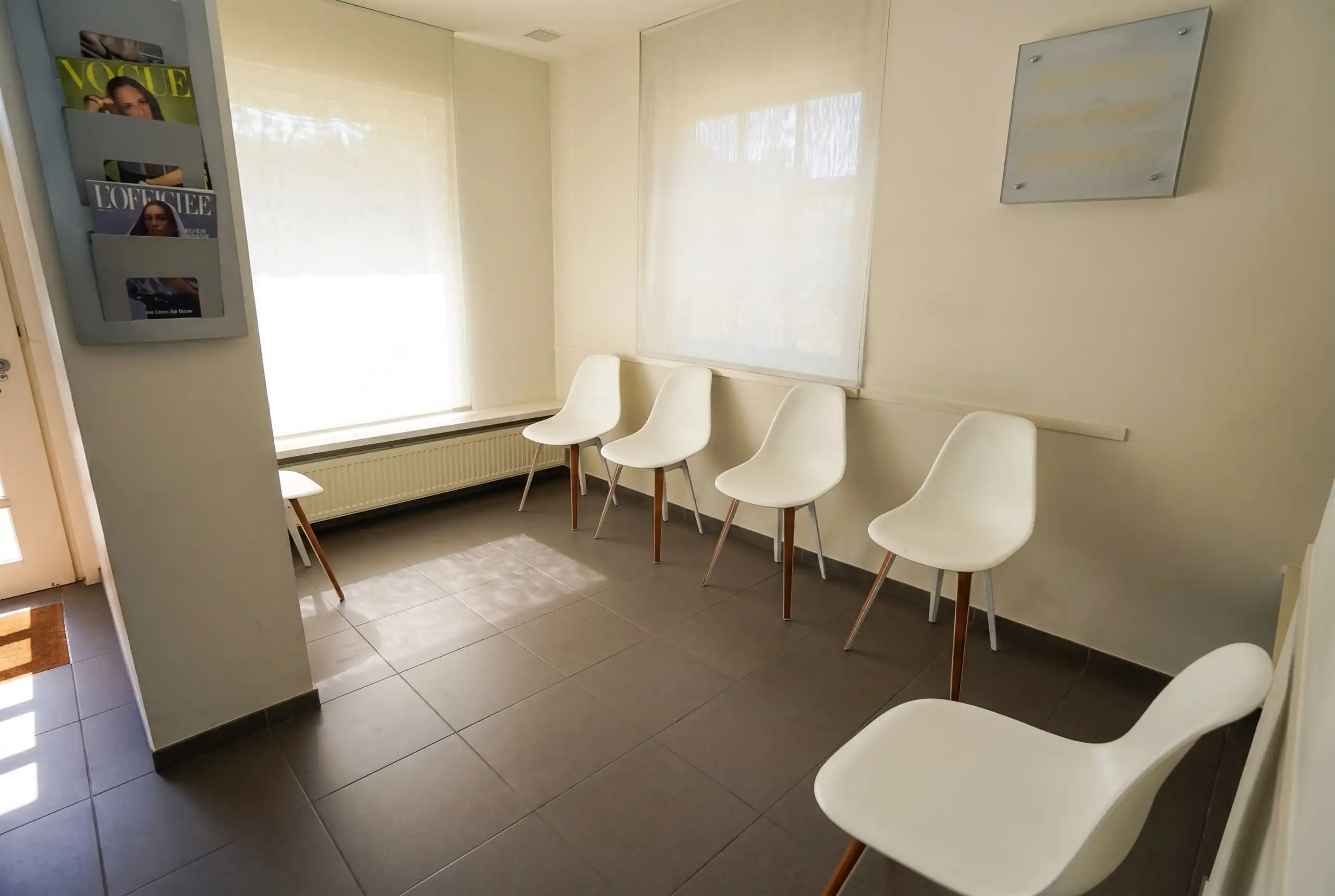 Commerciële toplocatie: voormalige dokterspraktijk van 55 m² foto 4