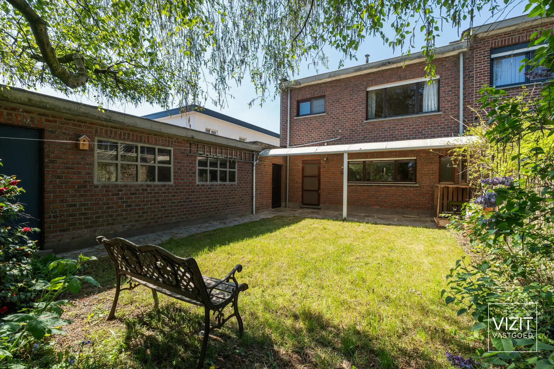 Halfopen woning met garage nabij station Ninove foto 4