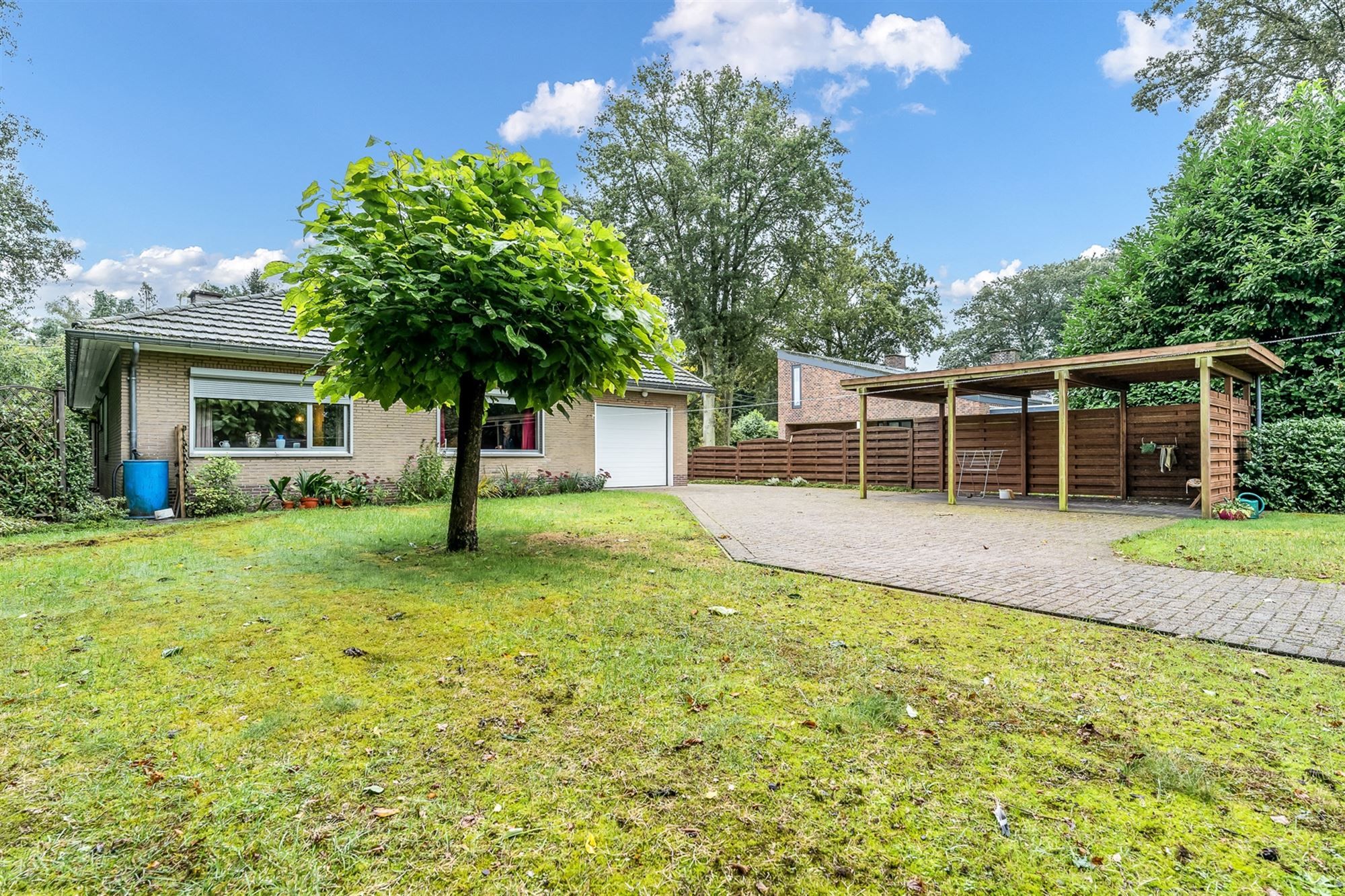 GOED ONDERHOUDEN GELIJKVLOERSE WONING MET 3 SLAAPKAMERS OP RUIM PERCEEL VLAK BIJ KOERSEL CENTRUM foto 24