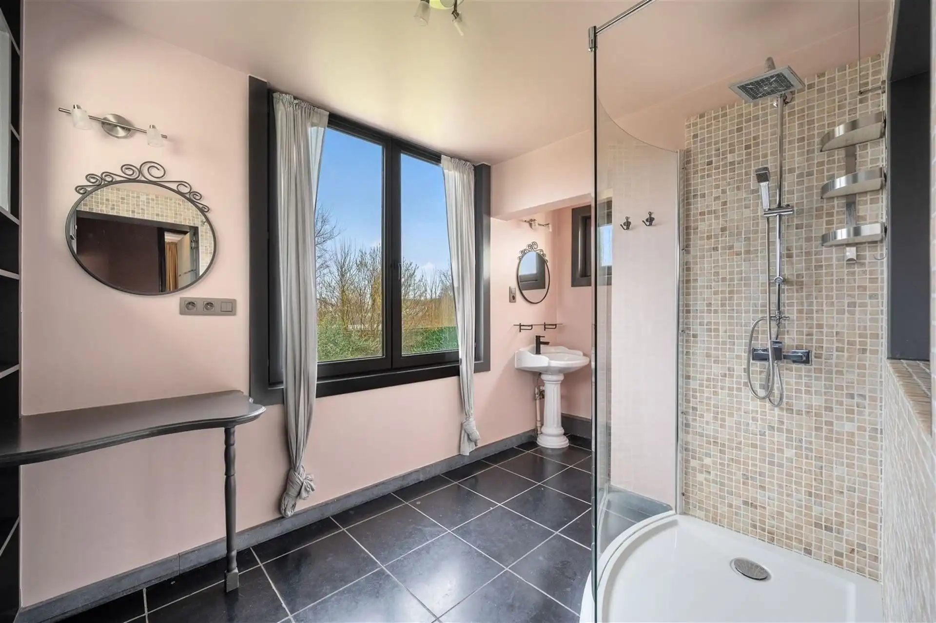 Karakterwoning met 5 slpks, autostaanplaats en grote tuin! foto 7