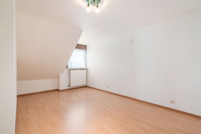 Ruime Instapklare woning 4 slaapkamers ! foto 13