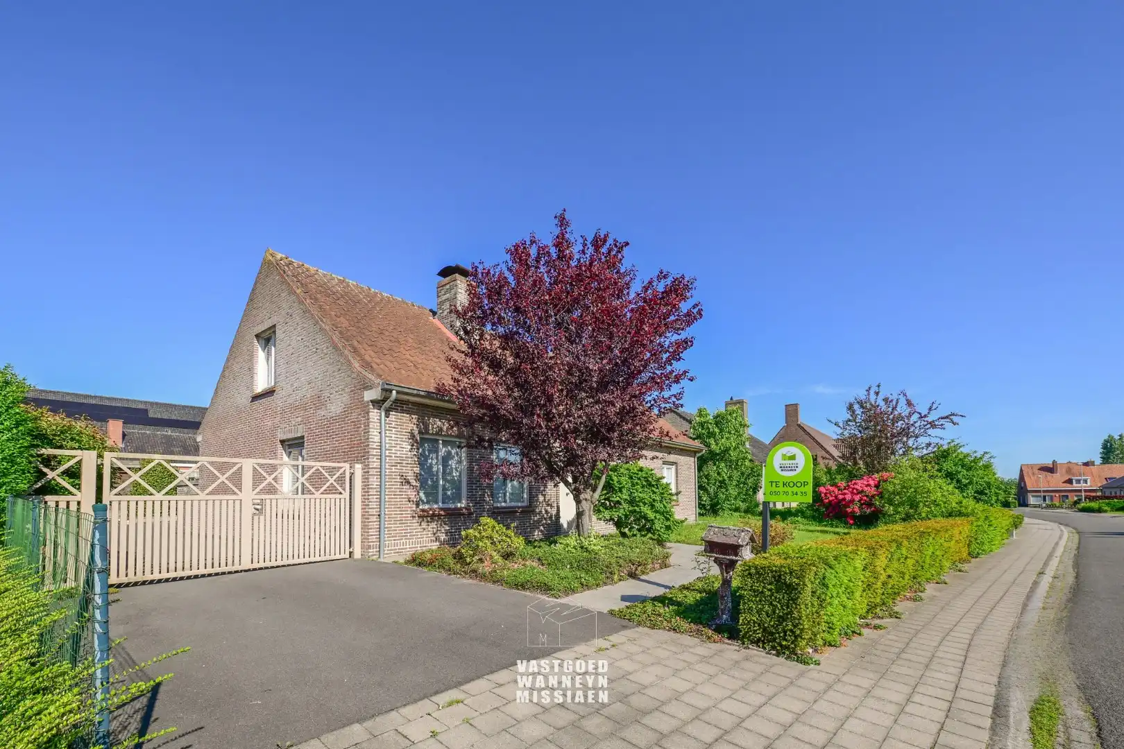Gelijkvloerse alleenstaande woning met 5 slaapkamers op 657m2 foto {{pictureIndex}}