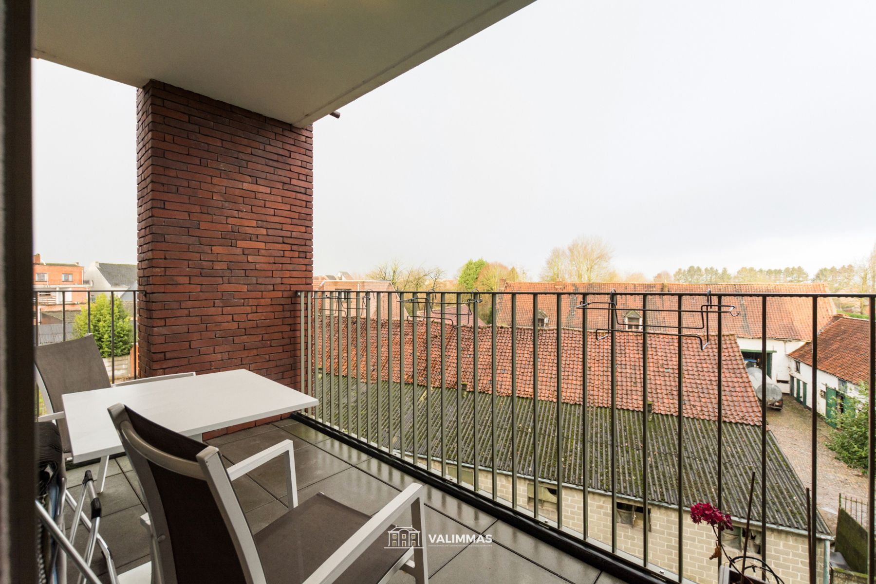 Instapklare serviceflat met mooi terras en kelderberging foto 6