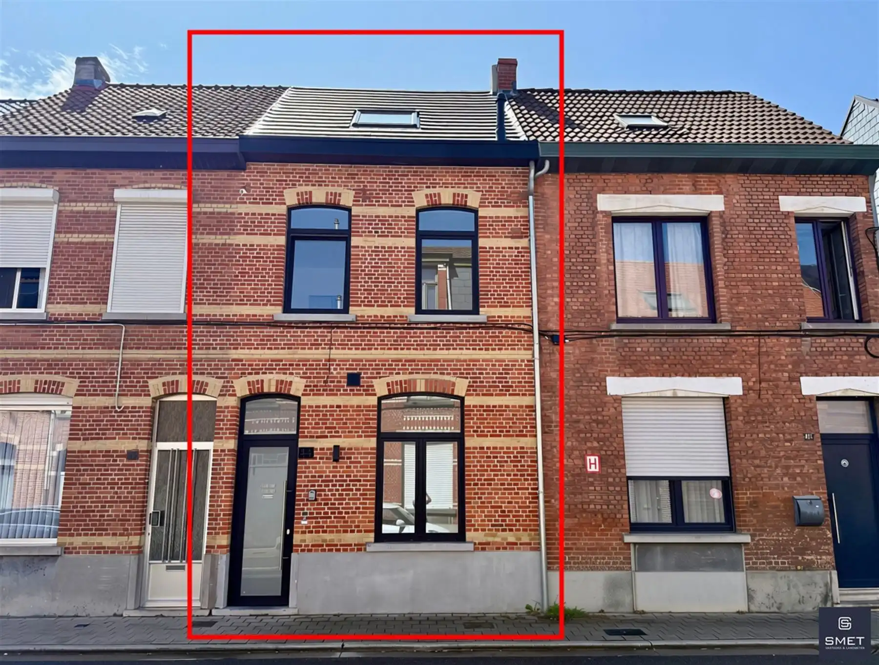 RUIME, VOLLEDIG GERENOVEERDE WONING MET 3 SLPKS foto {{pictureIndex}}