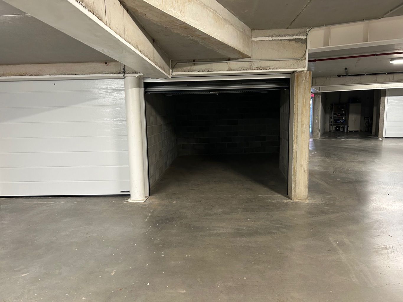 Garagebox vlakbij het station! foto 3