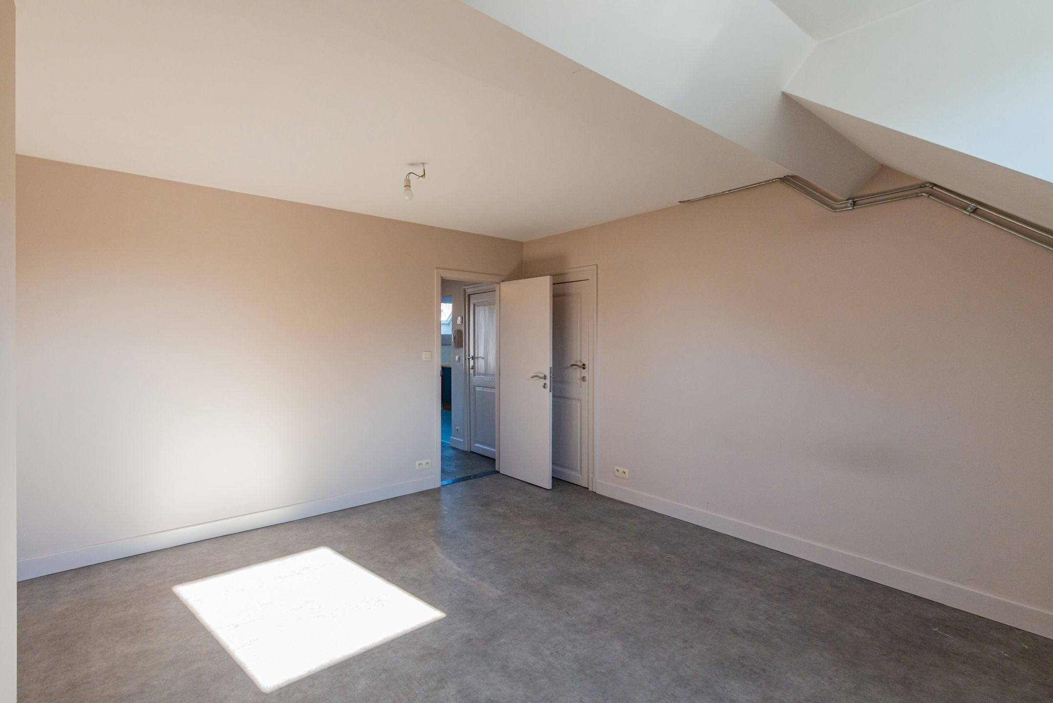 Gebouw met 3 appartementen en opslag te koop foto 27