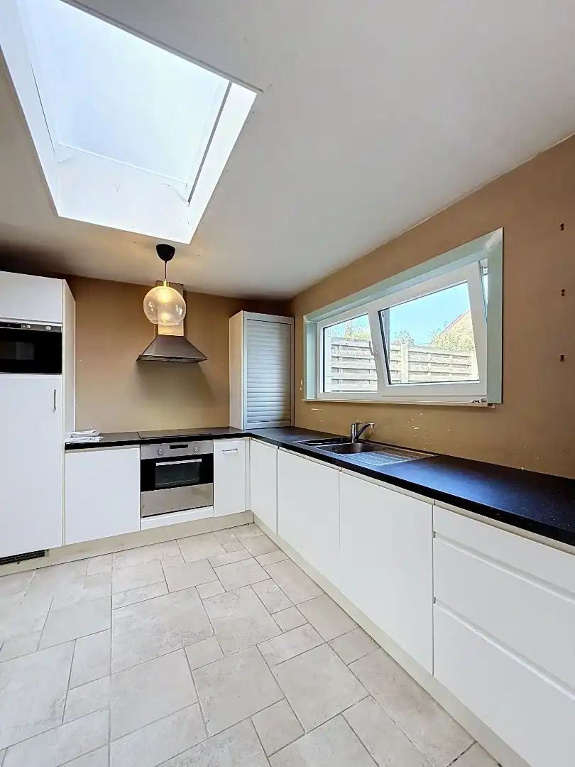 Gedeeltelijk gerenoveerde woning gelegen in residentiële wijk nabij de watertoren te Bredene.  foto 4