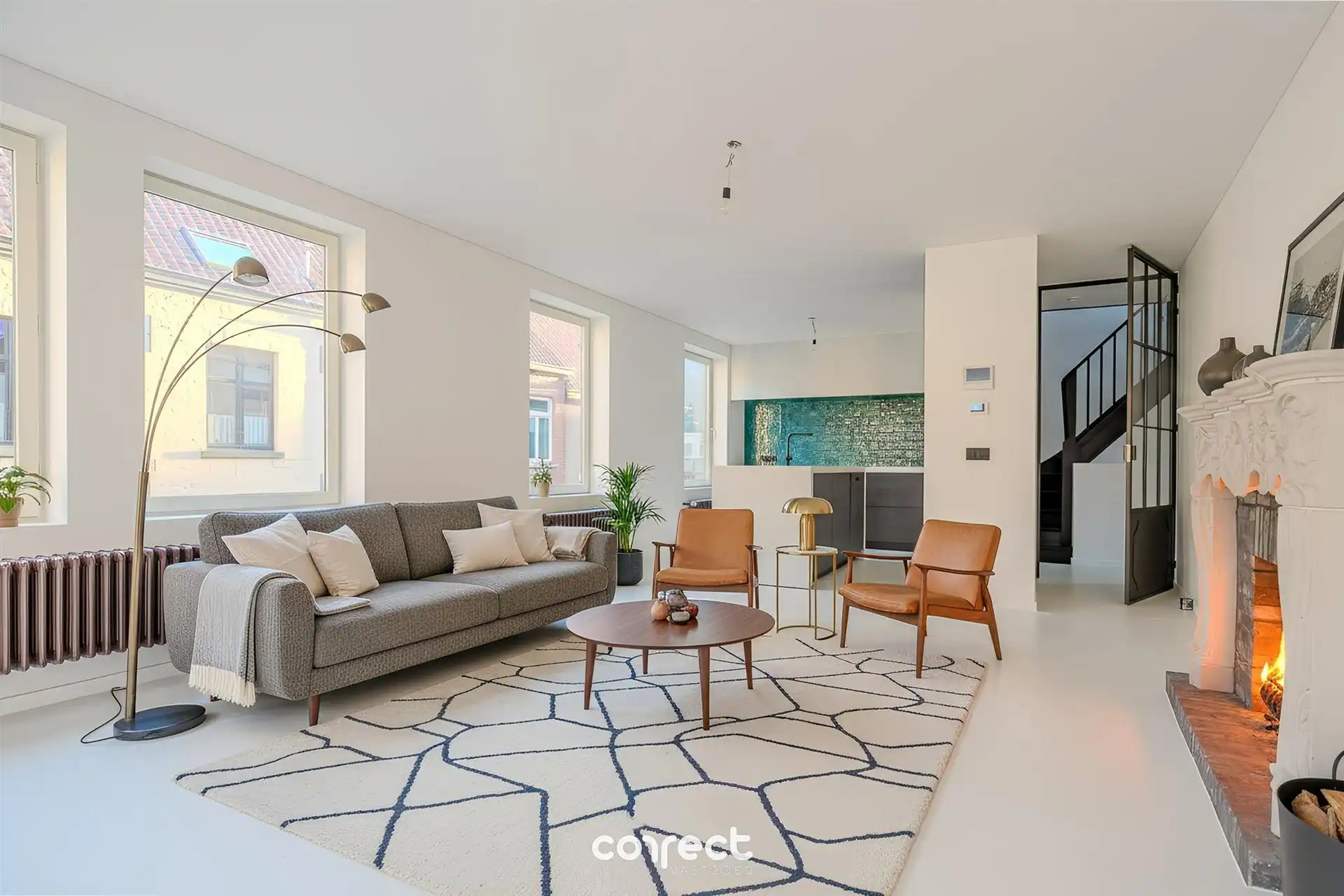 Volledig vernieuwde hoekwoning. foto {{pictureIndex}}