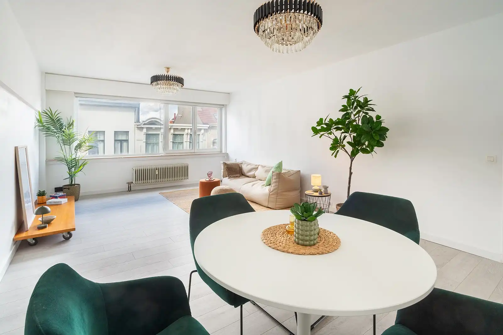 Drie slaapkamers, twee terrassen, één centrale ligging foto {{pictureIndex}}