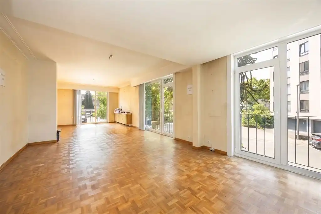 Gigantisch appartement met 4 slpk (te renoveren) foto 2