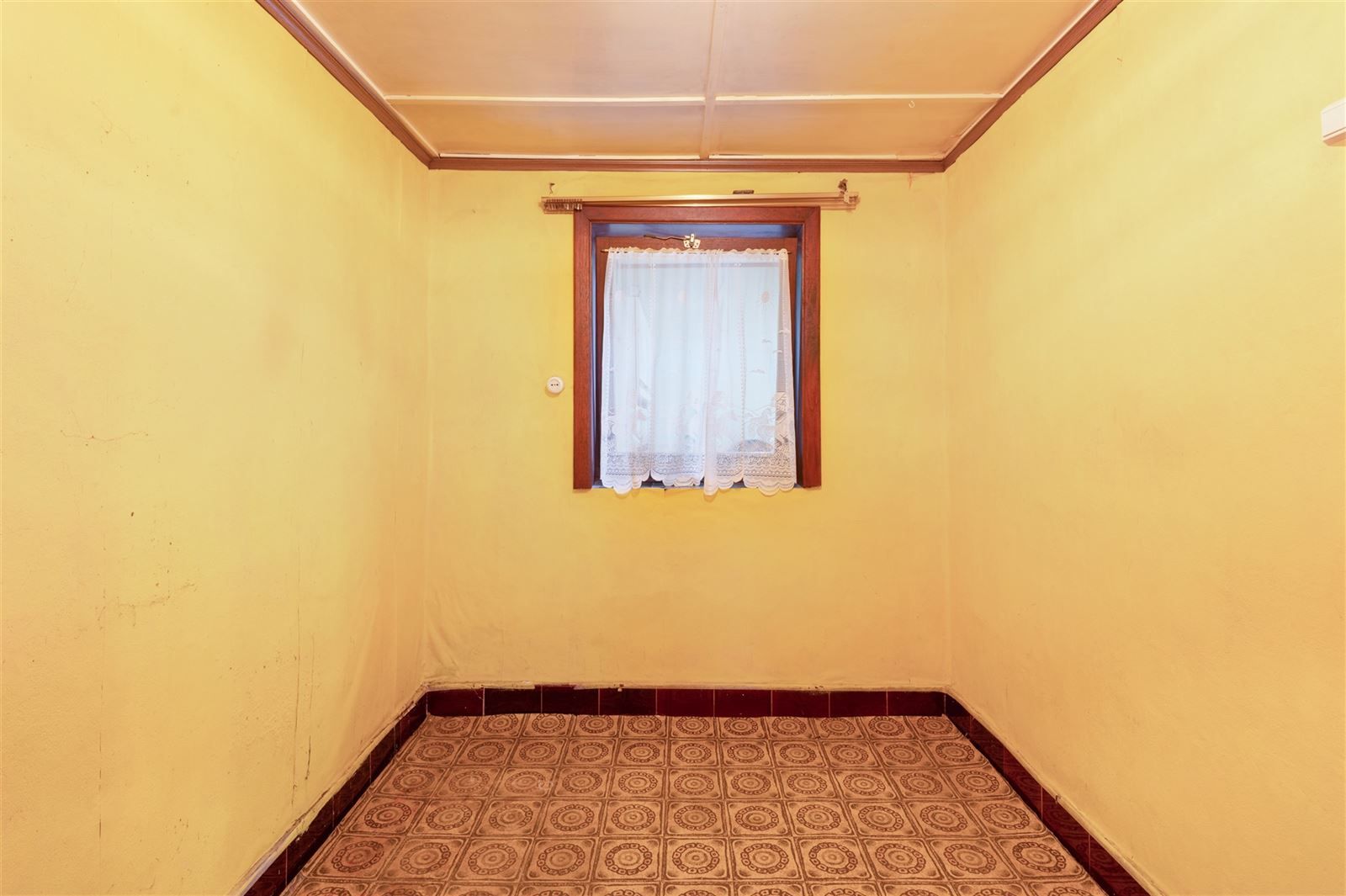 Volledig te renoveren woning met tuin en extra weide met garage foto 9