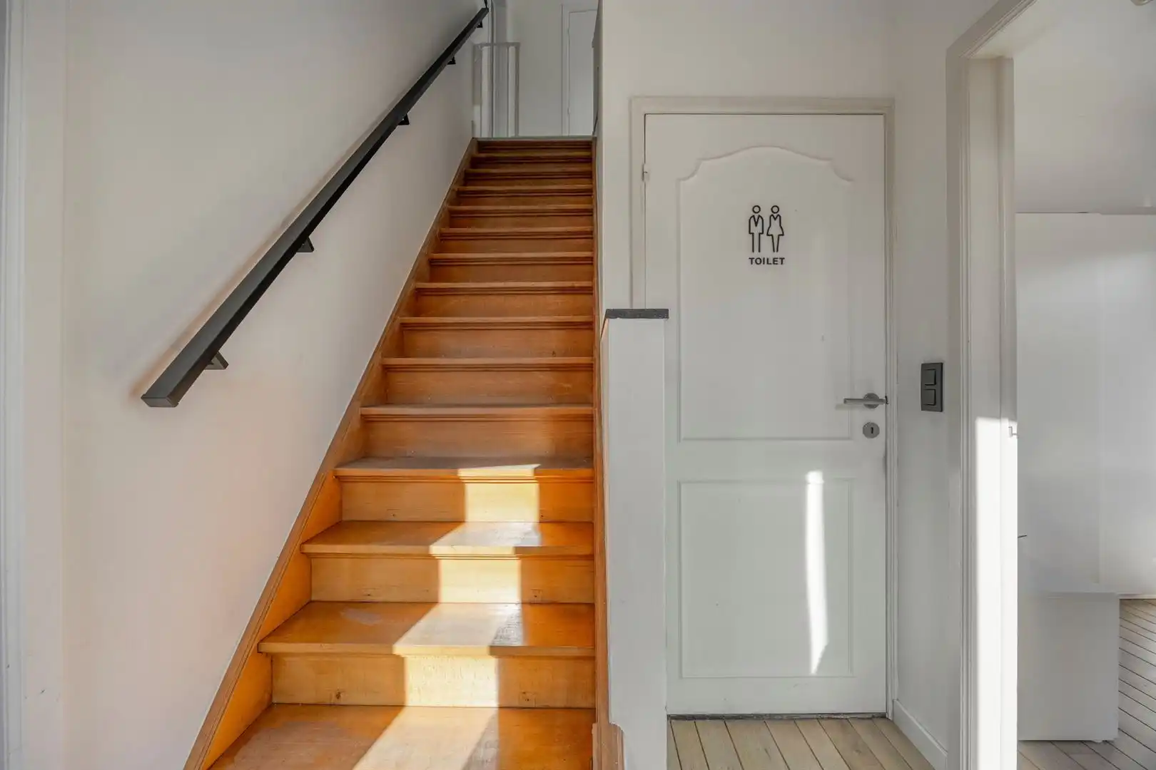 instapklare, hedendaags en stijlvol ingerichte woning met heerlijke tuin en garagebox foto 11