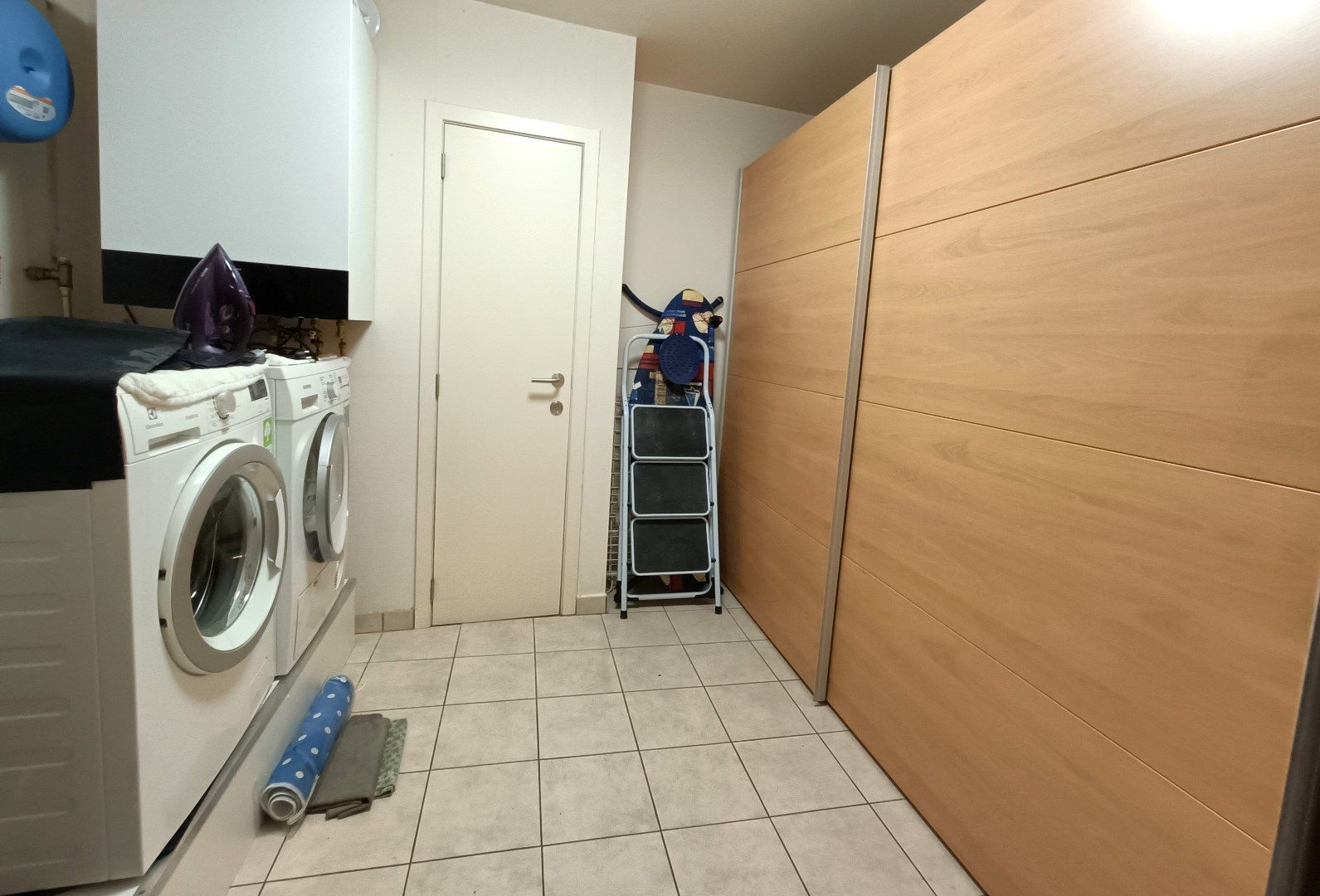 RUIM APPARTEMENT MET AUTOSTAANPLAATS foto 5