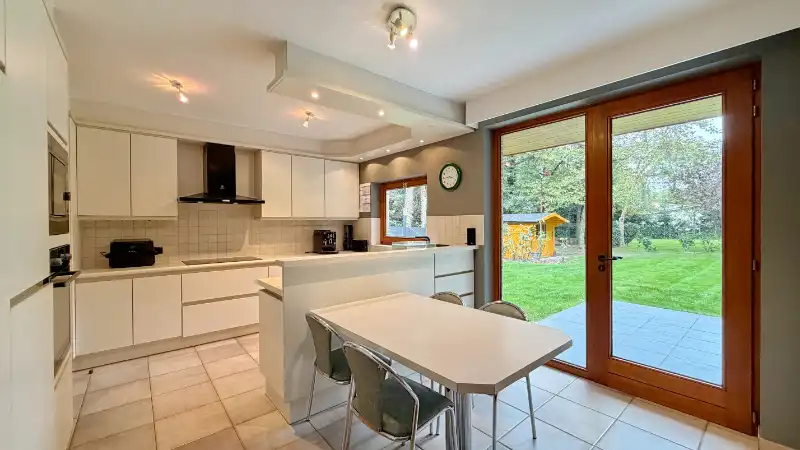 Instapklare moderne villa van 310m² op 19 are met mooie tuin foto 10