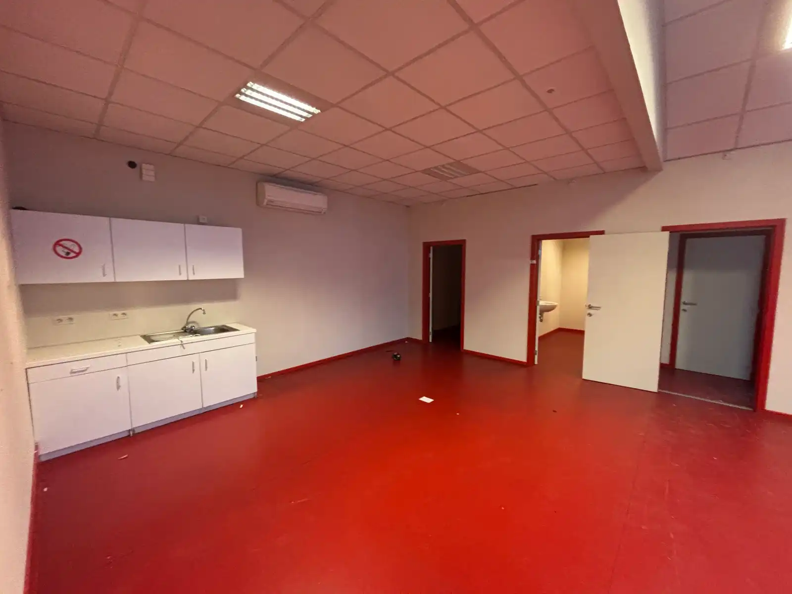 Handelspand van ca. 940 m² te huur in Zandhoven foto 5