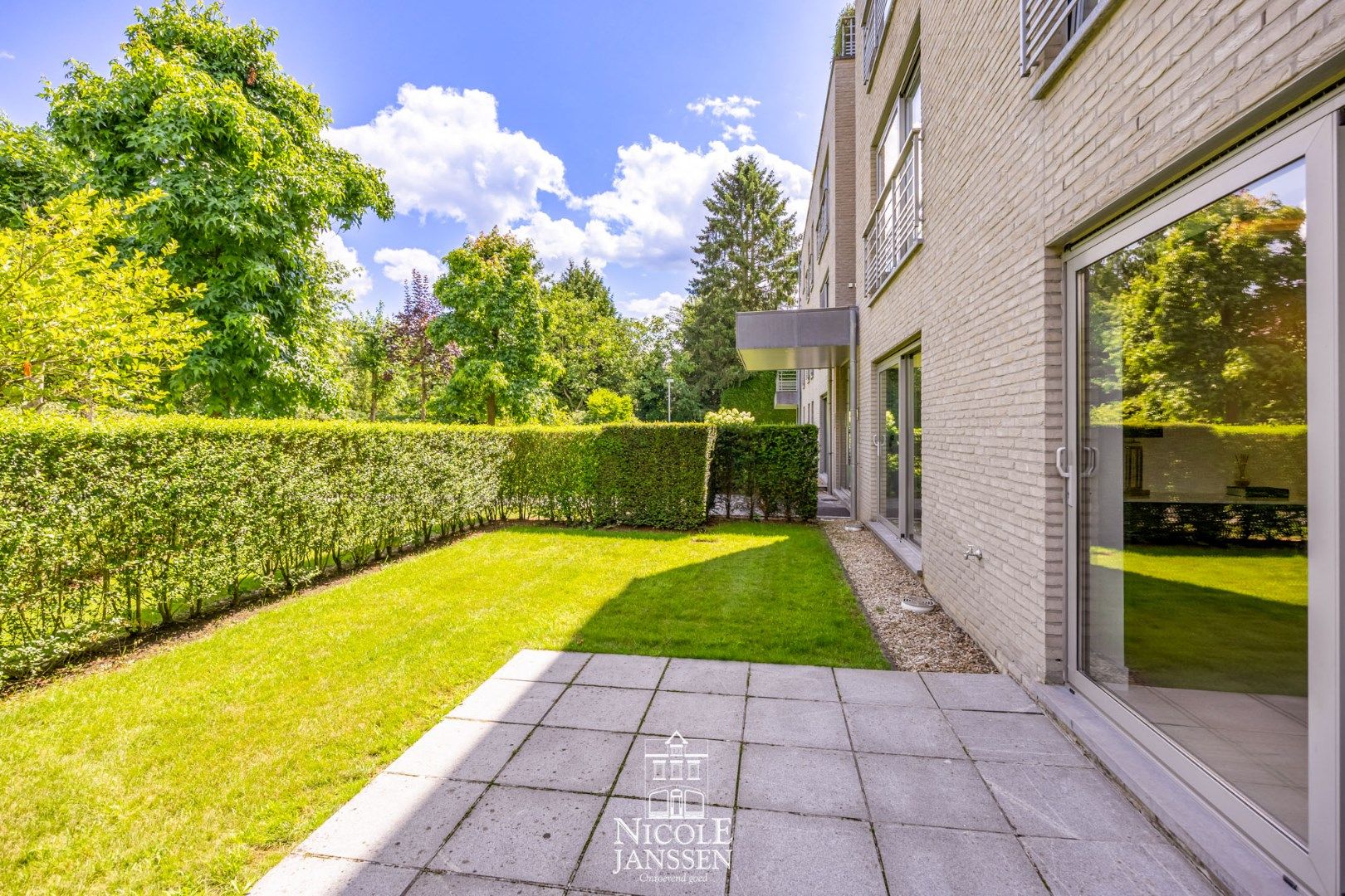 Prachtig gelijkvloers appartement met tuintje, private kelderberging en eigen autostaanplaats in Bokrijkpark foto 16