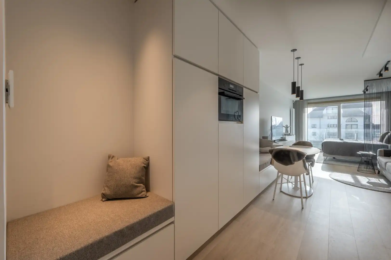 Prachtig gerenoveerde studio, centraal gelegen/ fantastisch zonneterras foto 6