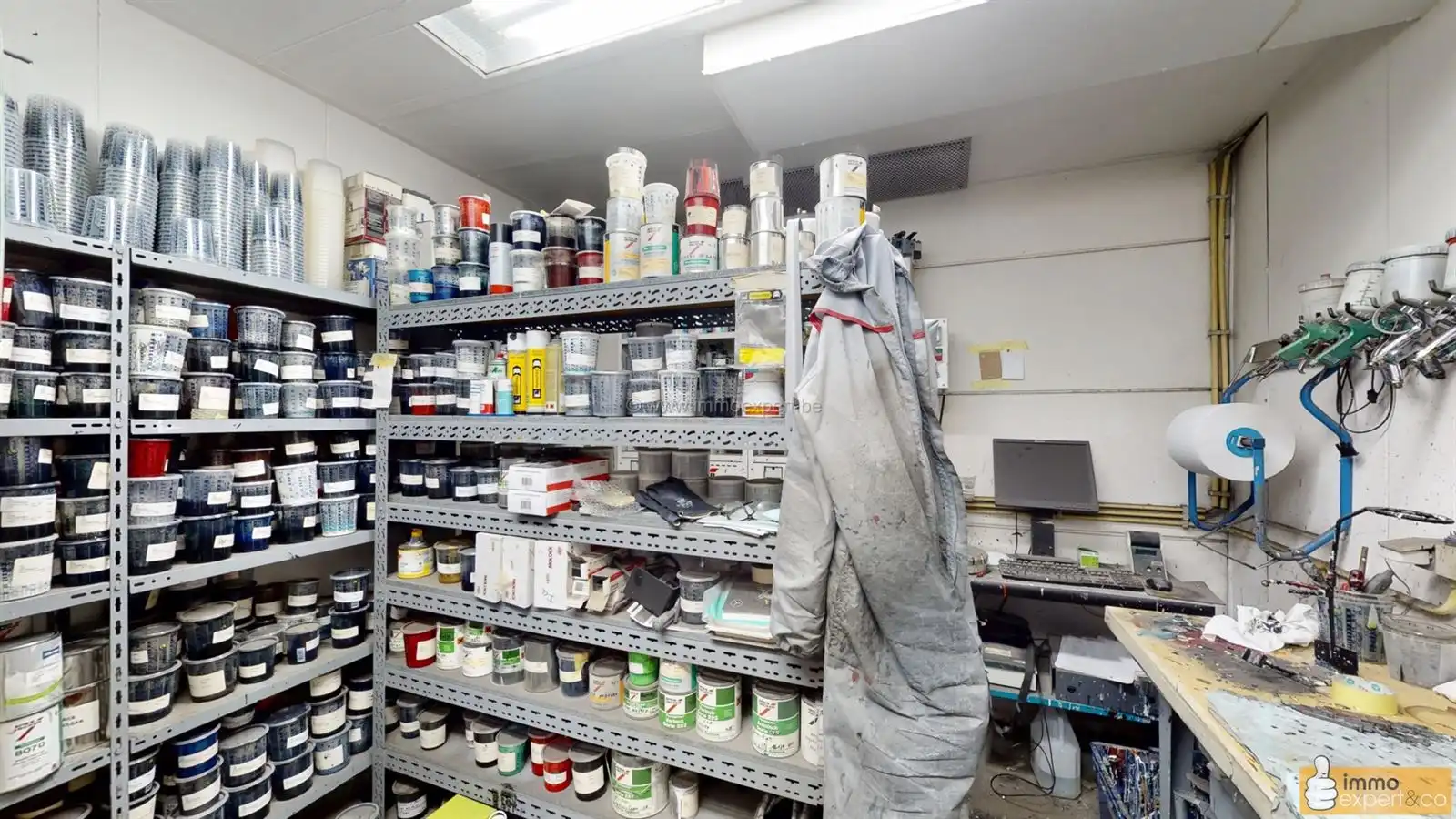 ROOSDAAL : Goed gelegen en volledig uitgeruste werkplaats / carrosserie bedrijf foto 16