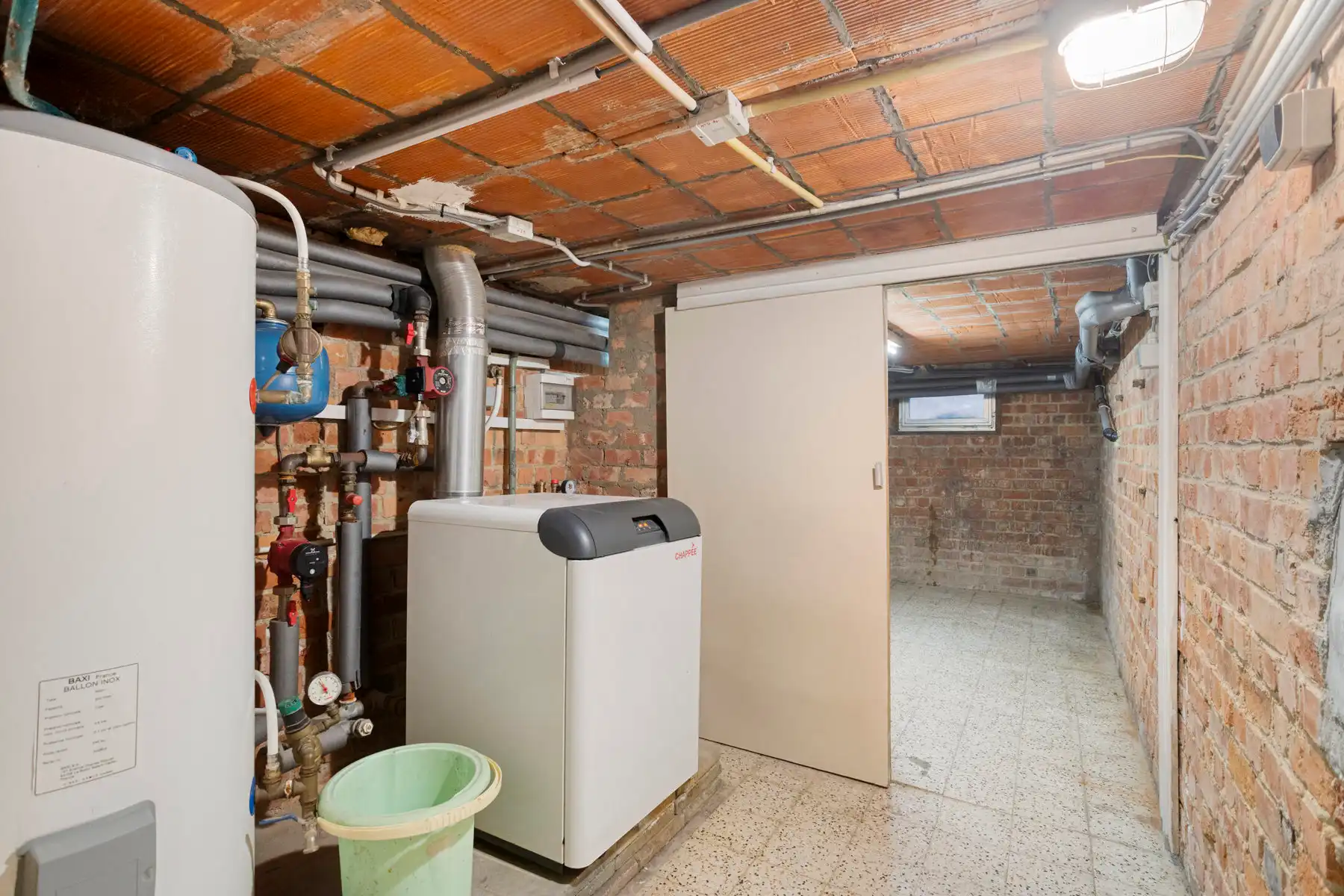 Goed gelegen woning met 4 slaapkamers, tuin en garage foto 21