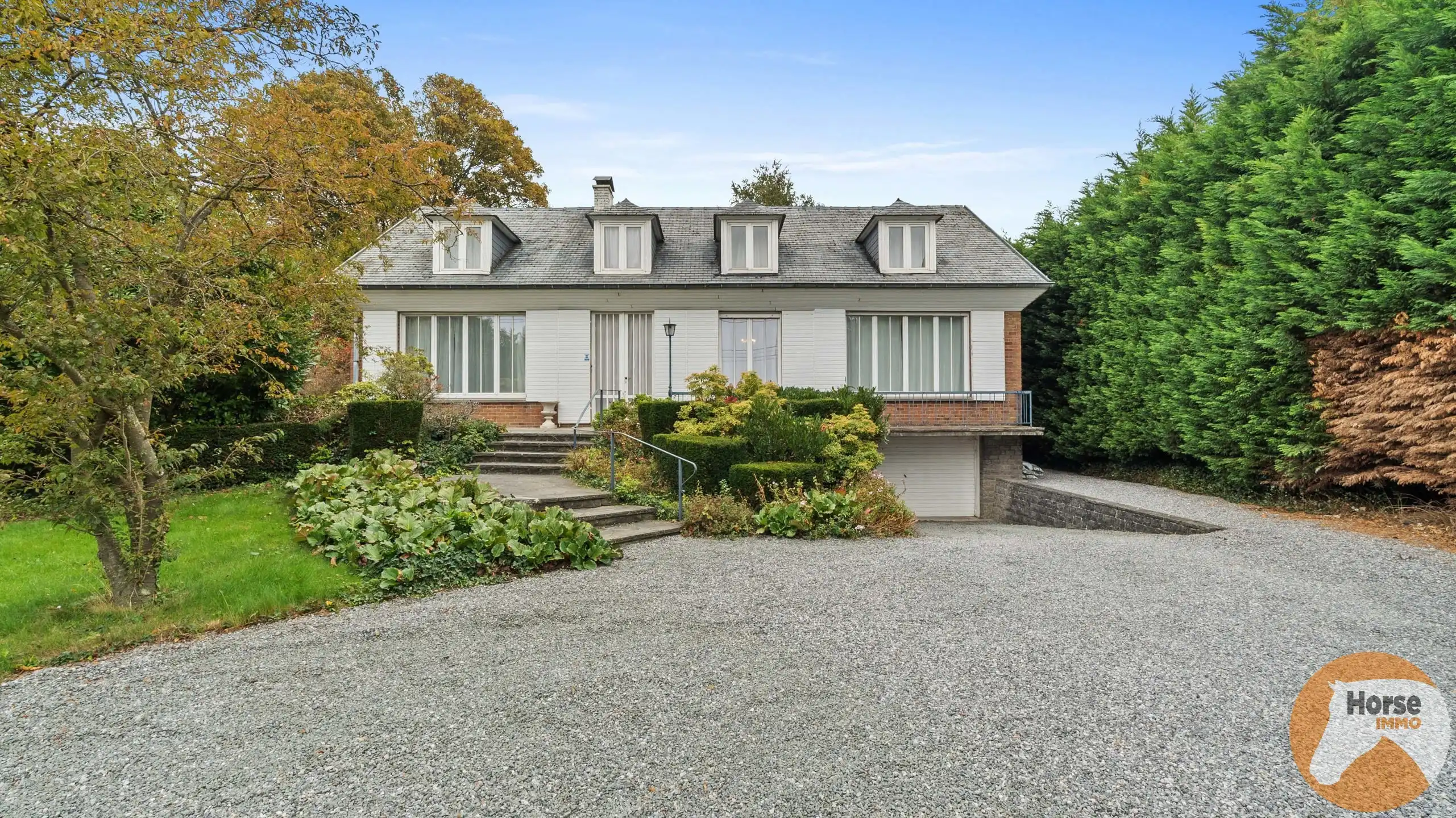 PECQ - Ruime gezinswoning met bijgebouw op +/- 44are  foto 2