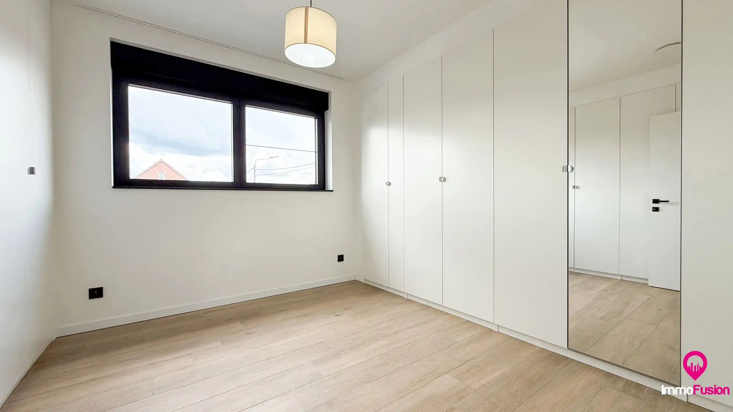 Instapklare villa met 4 slpk., laadpaal en zonnepanelen! foto 37