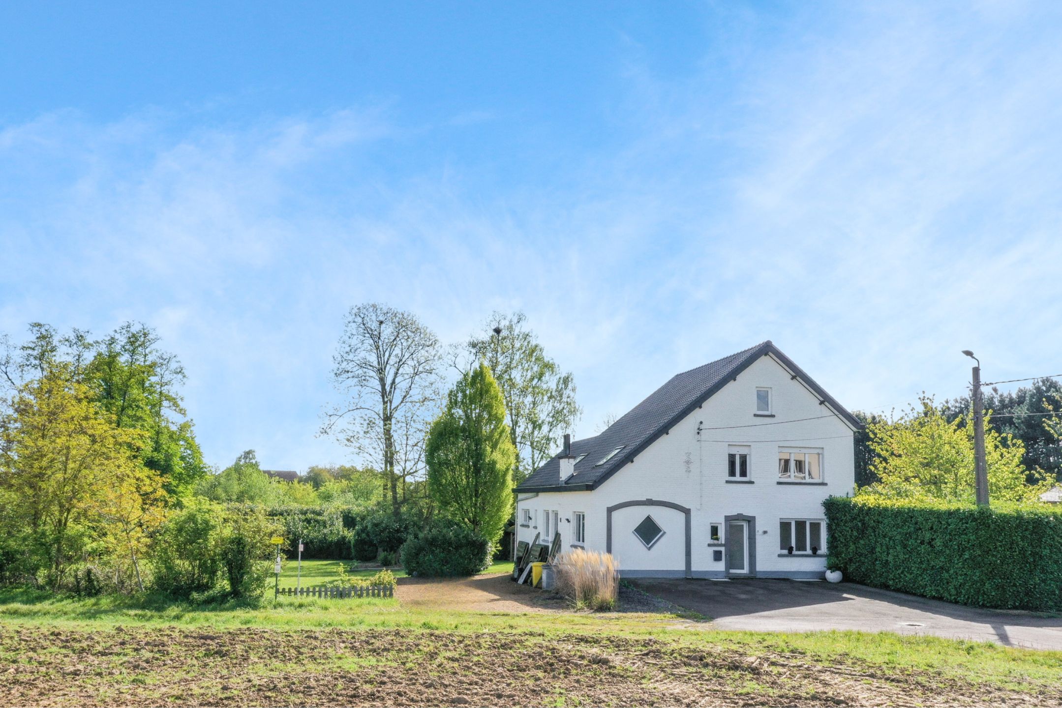 Hoofdfoto van de publicatie: Ruime woning met een unieke ligging 