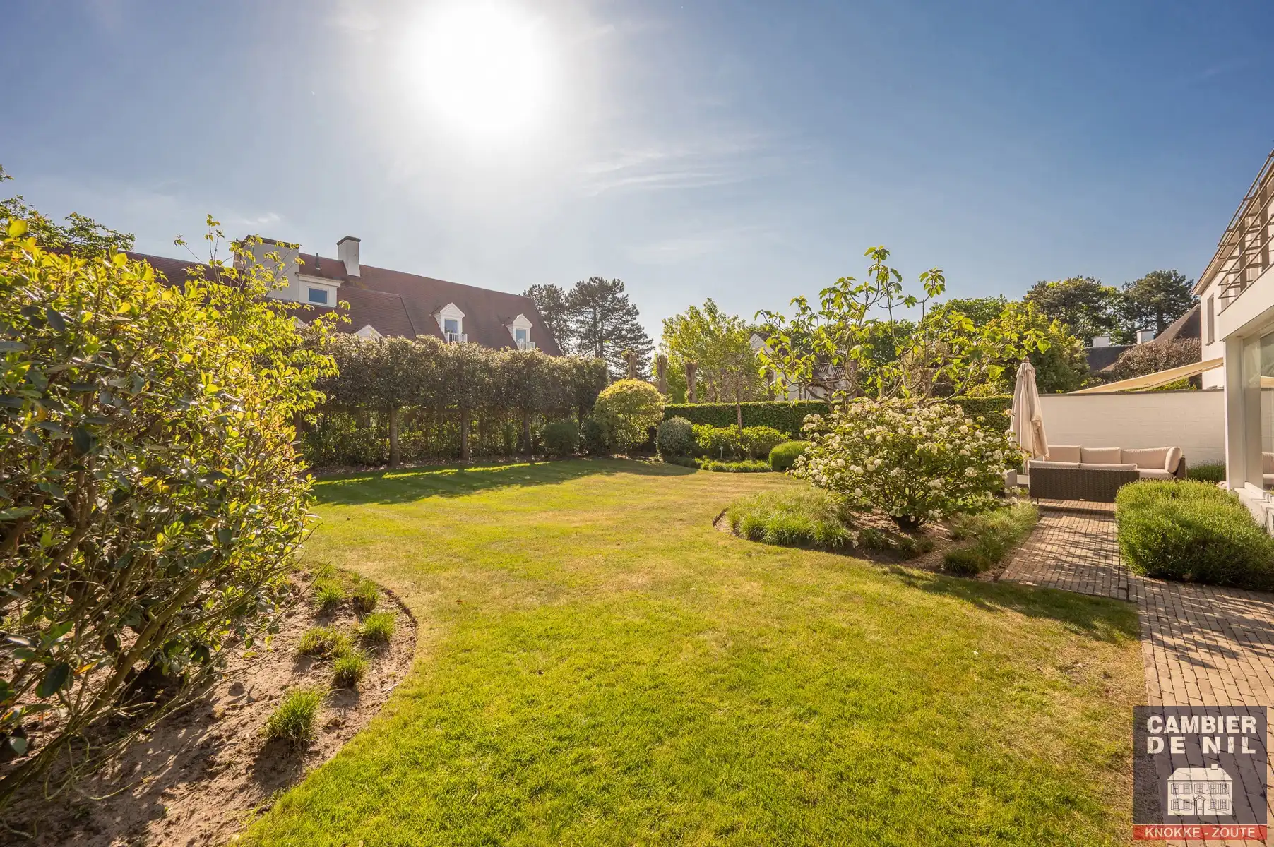 Ruime, gemeubelde koppelvilla aan de Royal Zoute Tennisclub. foto 6